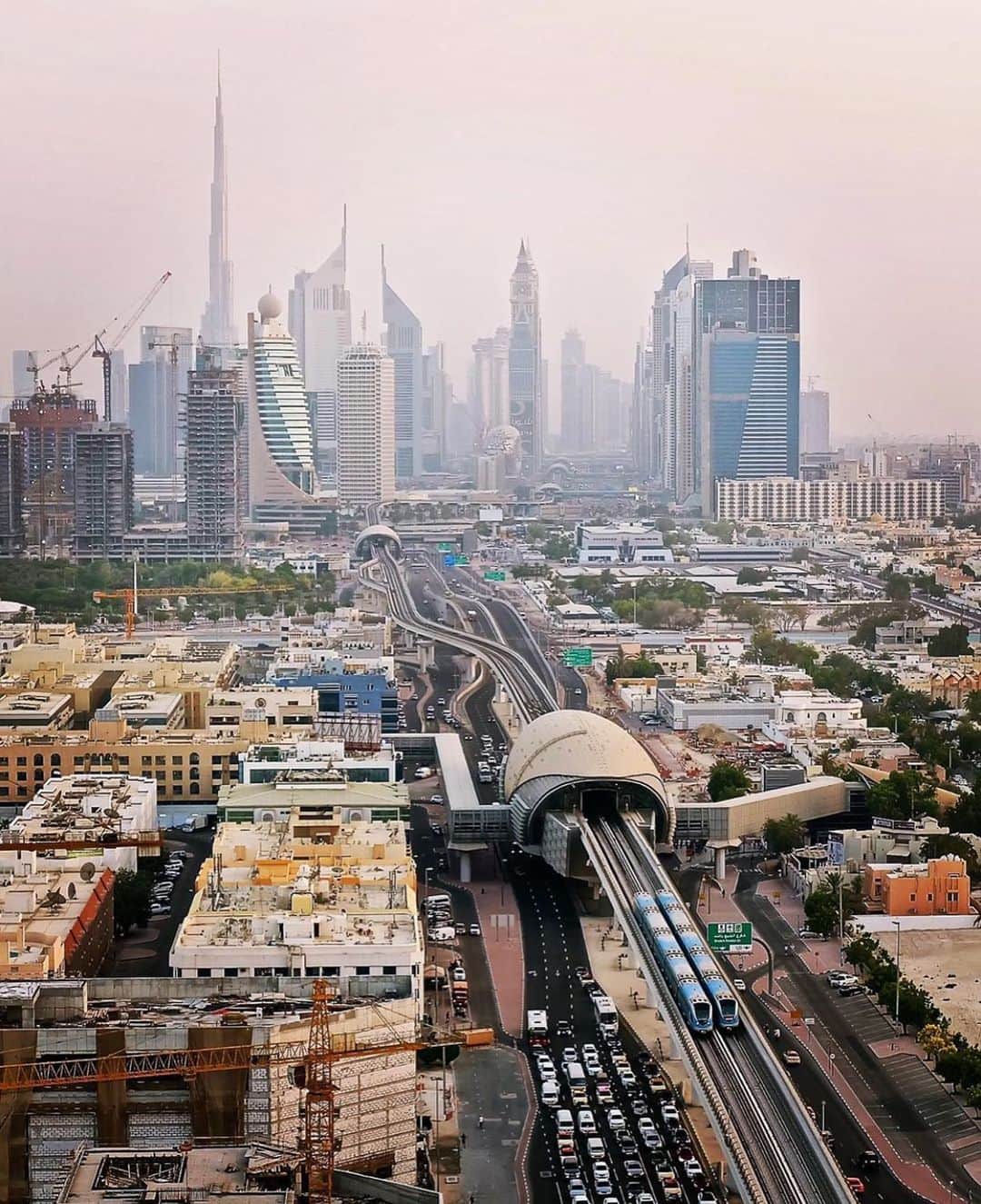 ドバイのインスタグラム：「Good Morning #Dubai 📷:@iamdocgelo」