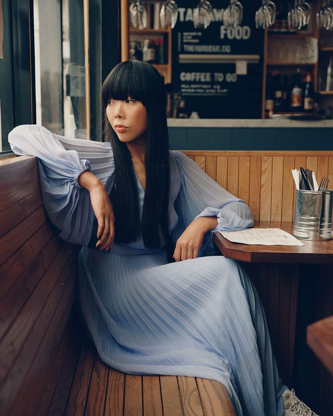 H&Mさんのインスタグラム写真 - (H&MInstagram)「"There’s something very constant with London, and so many things that are constantly changing. I love the contrasts.” Read the full interview with @susiebubble on #HMMAGAZINE  Plisse Dress: 0795052002  Necklace: 0452511002  Sneakers: 0704630003」7月25日 16時18分 - hm