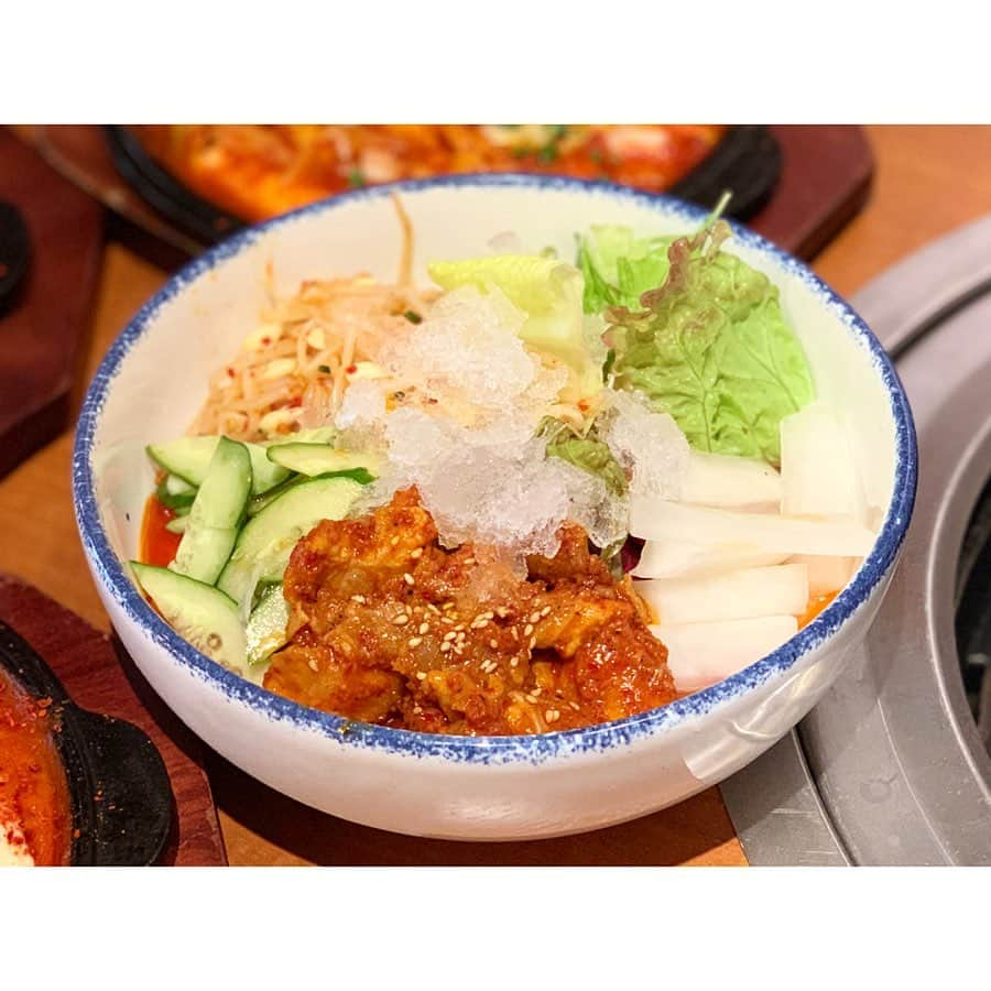 中田奈沙さんのインスタグラム写真 - (中田奈沙Instagram)「Lunch🌶🌶 辛いもの好きの @ruri_ikeda と @mariya_kuroda と 《サムゴリプジュッカン東京》 @3geoributchers_jp でランチ❤️ * 8/31までの限定の #激辛チーズラッポギ #ビビン冷麺 をいただきました🤟✨ * 激辛チーズラッポギは nomal/extra hotが選べます🤗 もちろん私はextra hotに唐辛子を 別で追加で貰って食べました💓 辛いもの✖️チーズはベストマッチ🤩 * ビビン冷麺は、フルーティーな甘辛ソースに シャリシャリの冷麺スープで ひんやりさっぱりが暑い日に最高🤗 * #奈沙ログ #奈沙ログin渋谷 * ⬅︎swipe⬅︎ ①②③④⑤⑥激辛チーズラッポギ&ビビン冷麺 ⑦ナムルやサラダはブッフェ形式で食べ放題 ⑧ご飯に乗せればビビンバに ⑨3人で ⑩8/31までの夏季限定メニュー * * #samgeoributcherstokyo  #tokyo #japan #koreanfood #shibuya #lunch #spicyfood #foodstagram #foodie #instafood #foodporn #foodpic #foodgadm #サムゴリプジュッカン東京 #激辛 #サムゴリプジュッカン #渋谷 #東京 #ランチ #チーズラッポギ #冷麺 #韓国料理 #グルメ #삼거리푸줏간 #라볶이 #냉면」7月25日 16時29分 - nasa_nakada