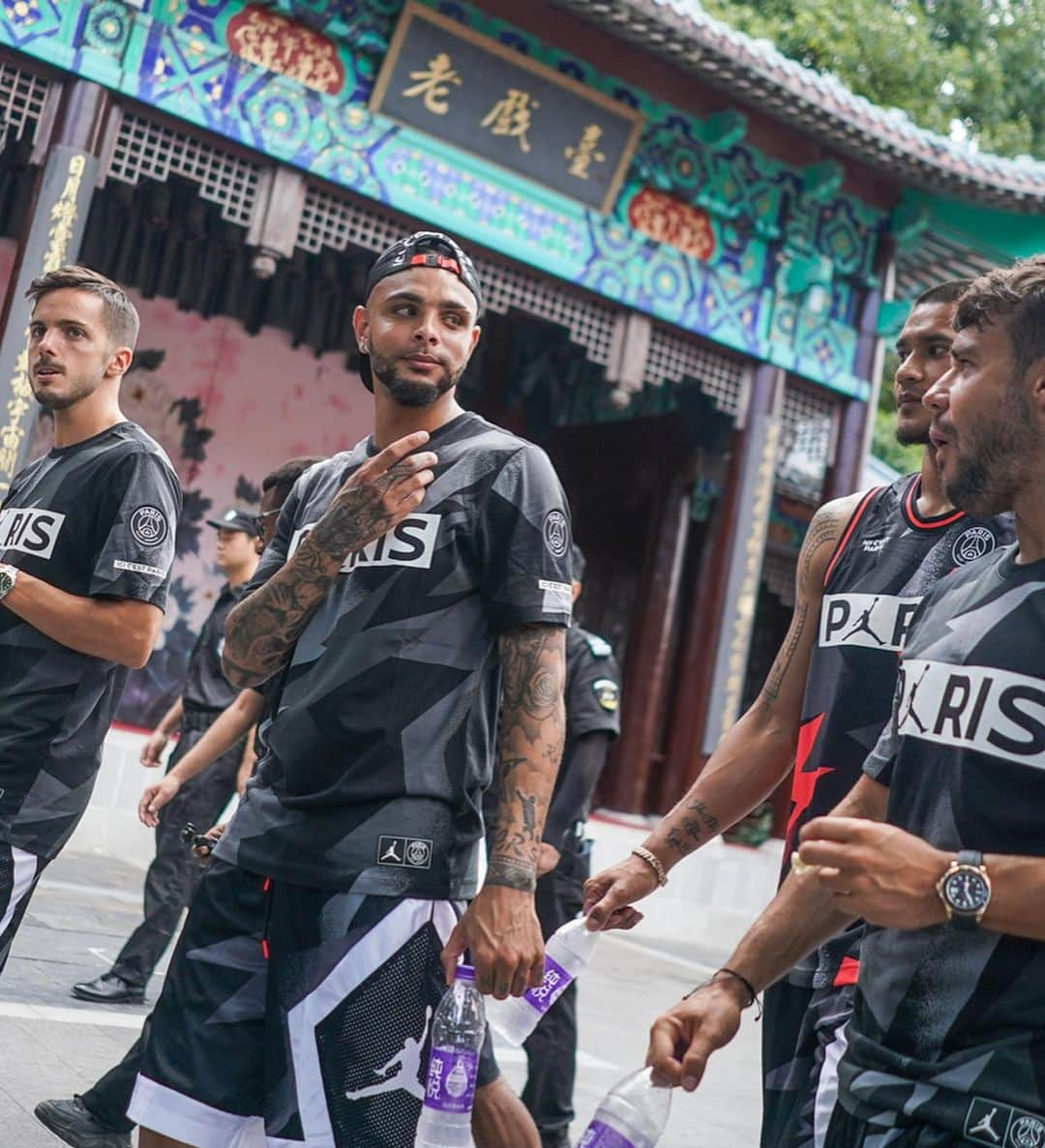 ライヴィン・クルザワさんのインスタグラム写真 - (ライヴィン・クルザワInstagram)「Shenzhen 🇨🇳 #ChinaSummerTour2019 🐉 @psg」7月25日 16時32分 - kurzawa