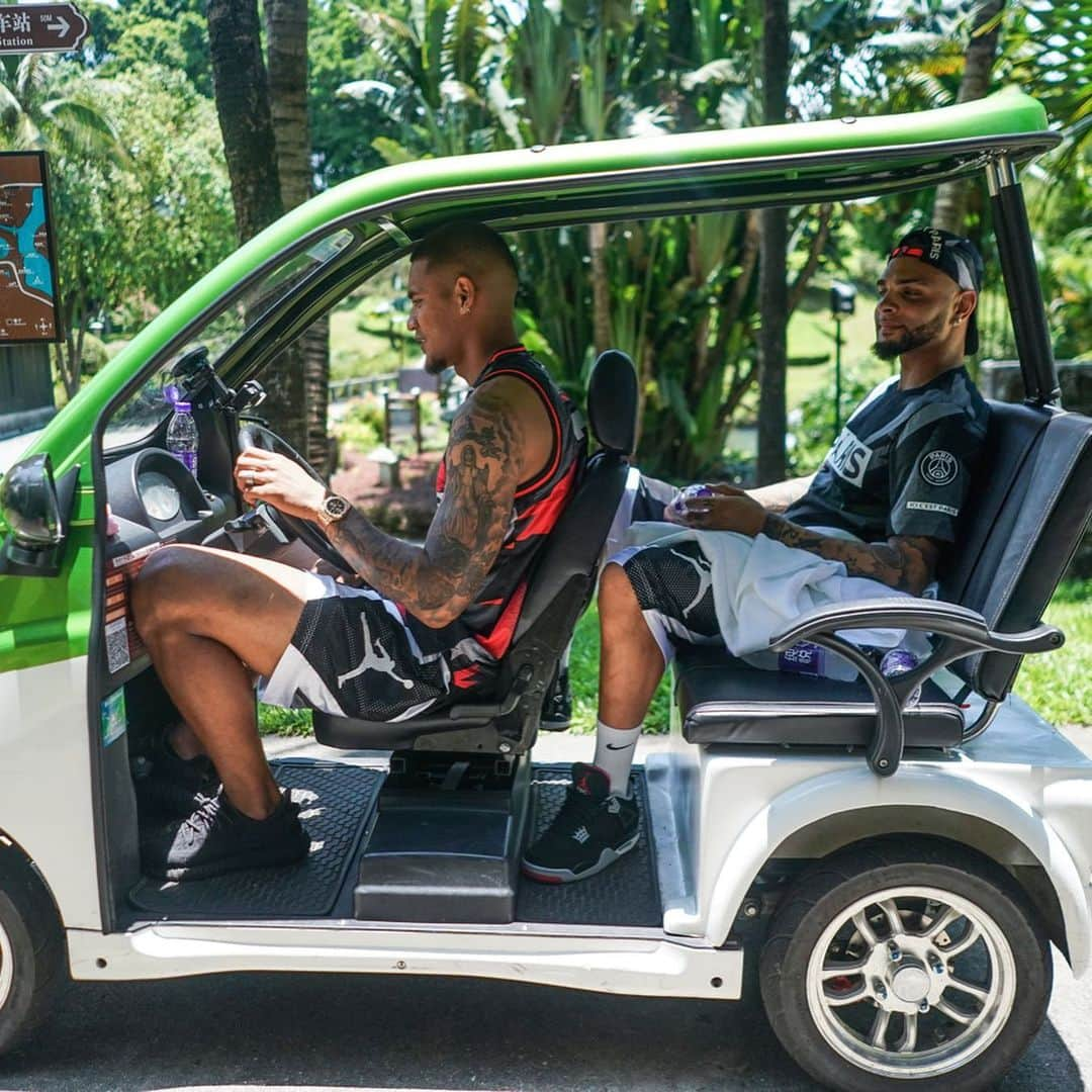 ライヴィン・クルザワさんのインスタグラム写真 - (ライヴィン・クルザワInstagram)「Shenzhen 🇨🇳 #ChinaSummerTour2019 🐉 @psg」7月25日 16時32分 - kurzawa