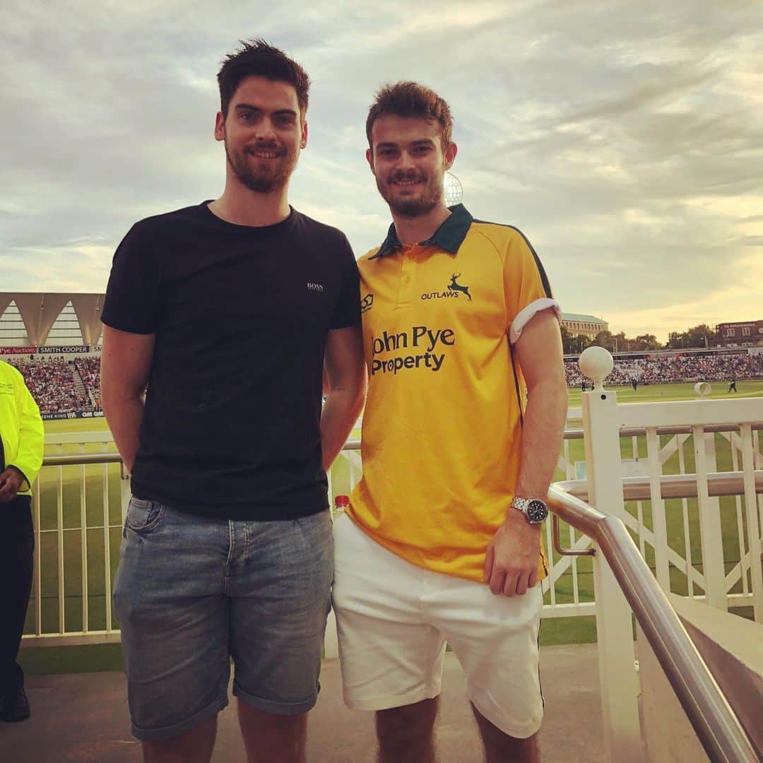 サム・ウォーカーのインスタグラム：「Loved getting down to @trentbridge for the match last night and introducing @david_mcbeath to cricket!! 😉🏏 #outlaws」