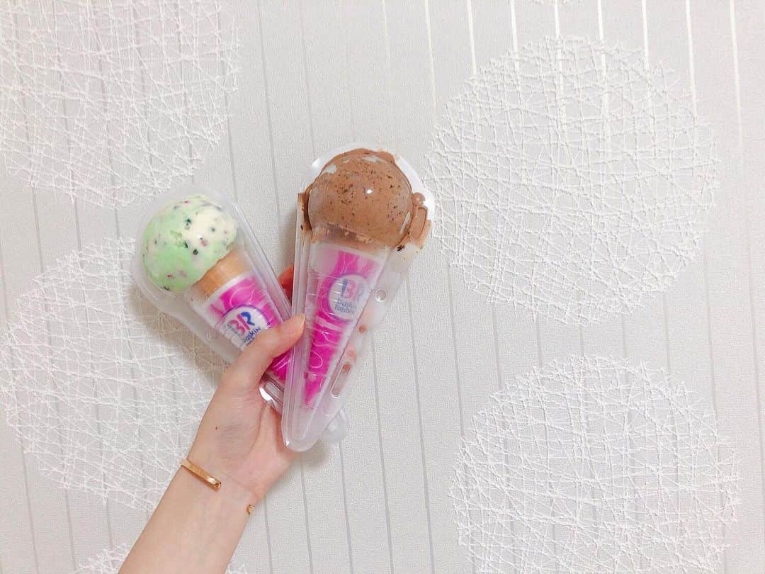 松岡菜摘のインスタグラム：「. . 夏はあいす☺︎❤︎ 溶けちゃってる😂😂 . #icecream #31アイスクリーム  #baskinrobbins #🍦」