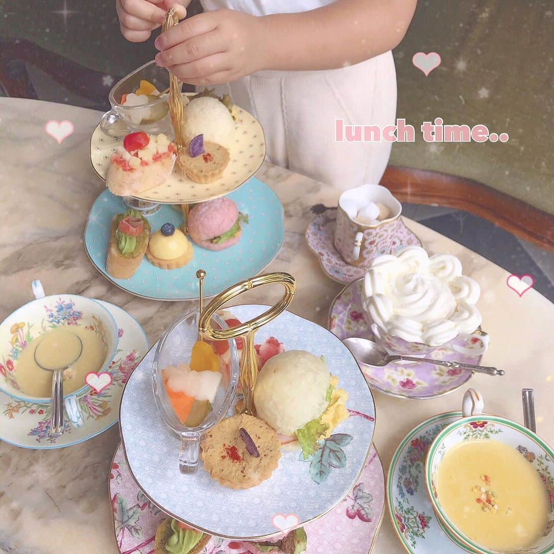 横田亜美さんのインスタグラム写真 - (横田亜美Instagram)「❤︎ . 赤ちゃんの🍼おててはなんで こんなにぷにぷになのか。 . 癒される〜〜 . そして ランチかわいい🤤🥪💕 サンドイッチセット1500円 ( ドリンク付き ) . 📎pinco picon 豊橋駅西口から徒歩10分🚶‍♀️ . 写真スポット沢山〜 . . #ランチ #豊橋ランチ #カフェ #豊橋カフェ #愛知カフェ #愛知カフェ巡り #名古屋カフェ #豊橋 #三河カフェ」7月25日 16時57分 - amimi0218