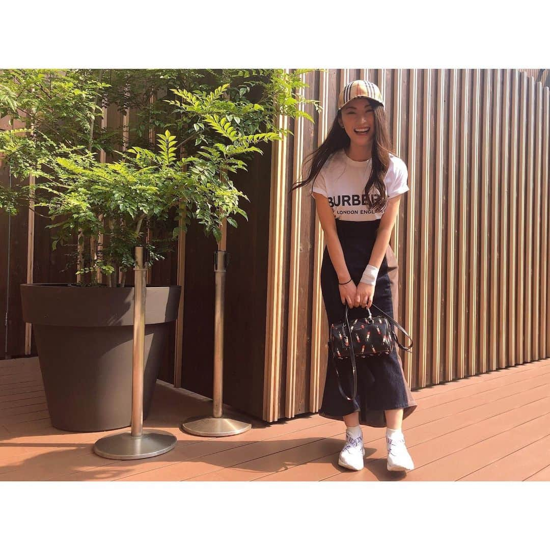 繭さんのインスタグラム写真 - (繭Instagram)「ㅤㅤㅤ ㅤㅤㅤ Today's Coordinate❤︎ ㅤㅤㅤ #tskirt #cap #BURBERRY #skirt @____naoho  #sneakers #valentino #bag #saintlaurentparis ㅤㅤㅤ #coordinate #繭コーデ #followme #followmejp #followjp」7月25日 16時58分 - mayumayu1008