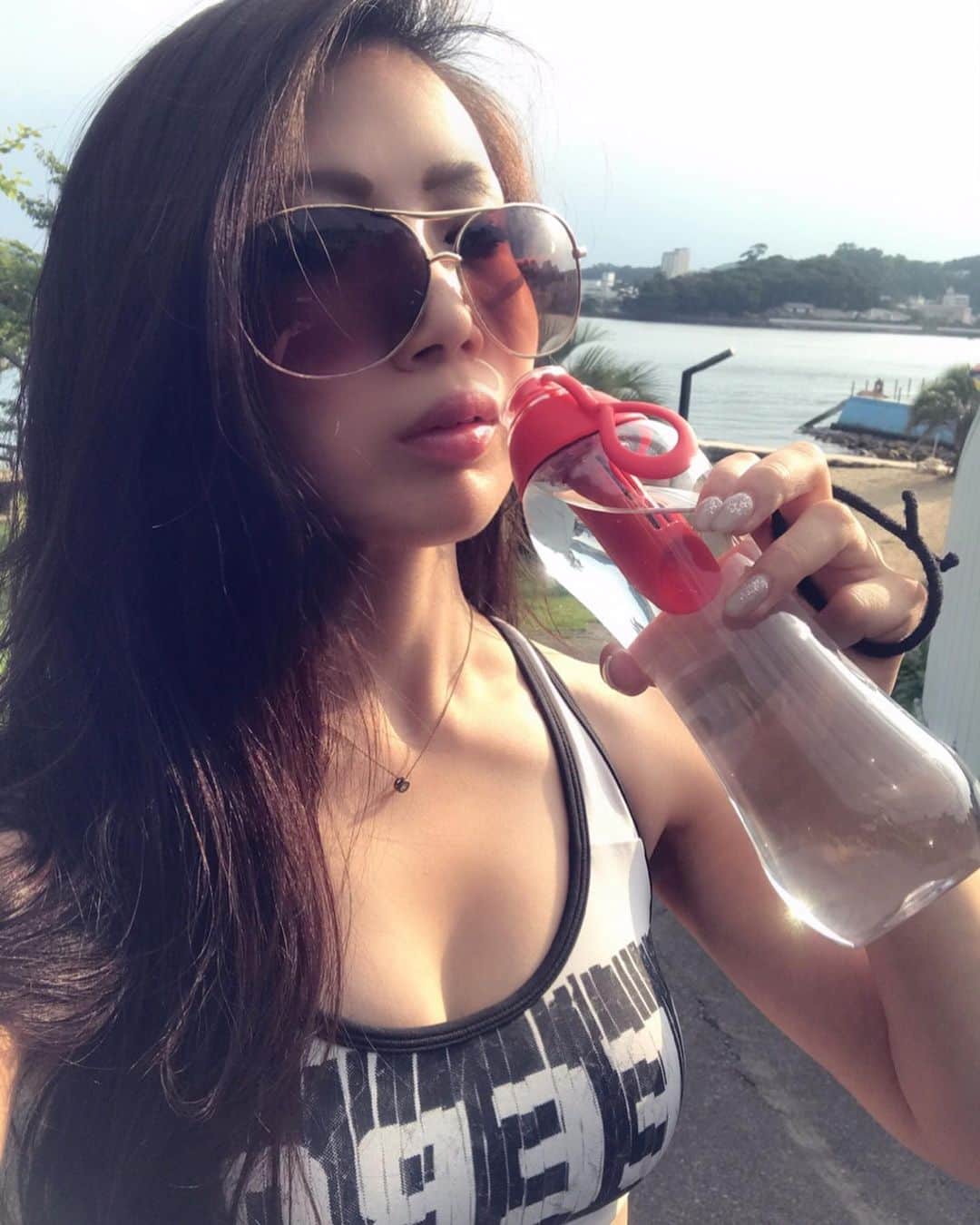 mahoさんのインスタグラム写真 - (mahoInstagram)「(*´꒳`*)🌸横にスワイプしてね👉 。 先日の野外#トレーニング ❤️ 。 最近#ダフィ の @dafi_japan #浄水ボトル で常に 新鮮な水を飲むようにしてるの(　≖´౪≖｀)✨ 。 。 . この日も#dafi の #浄水ボトル で水道水から 水を入れて瞬時に綺麗なミネラルウオーターへ👋 。 。 . 手軽に綺麗な水が飲めてコスパも良いし なんてたって軽量だから持ち運び便利！ 。 。 #ランニング やウォーキング で持ち運び してても軽いから苦にならないよ(*´꒳`*)❤️ 。 。 。 。 。 気になる方は @dafi_japan  または、 ダフィ 浄水ボトルで検索してね！ 。 。 。 、、 。 。 。 。 。 #dafi #ダフィ #浄水ボトル #浄水器 #マイボトル #水分補給 #アウトドア #キャンプ用品 #ポーランド #ミネラルウォーター #熱中症予防 #ヘルスケア #生活習慣 #生活用品 #雑貨 #おしゃれ雑貨 #fashion#shooting#fashionmodel  #トレーニング#カフェ巡り  #トレーニング#gym#bodymake#格闘技#パーソナルトレーニング  #美容#ヘアスタイル#食べ歩き #東京#ポーランド」7月25日 17時09分 - i.0ff1cia1._.m.ah.0