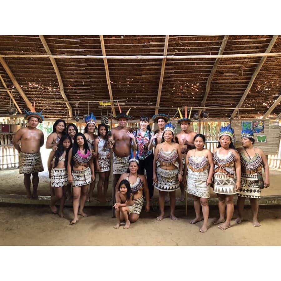朝日放送「朝だ！生です旅サラダ」さんのインスタグラム写真 - (朝日放送「朝だ！生です旅サラダ」Instagram)「@edayuri_official #ジャングルクルーズ は続いての場所へ！ 訪れたのは熱帯雨林で暮らす先住民 #ボラ族 の集落です✨ 伝統文化を守りながら暮らしています . 旅人を受け入れる「歓迎の踊り」を 見学、参加させて頂きました！ 皆さんとても優しくて 楽しいひと時を過ごしました🙌🏻✨ _ #先住民 の #集落 へ #歓迎の踊り #伝統文化を守る #TourdeSelvaAmazonas #アマゾン川流域 #ジャングル  #Iquitos #南米 #ペルー #Peru _ #ABCテレビ #朝日放送テレビ #生放送 #土曜朝 #8時 #朝だ生です旅サラダ #旅サラダガールズ #江田友莉亜  #海外 #旅 #travel #trip」7月25日 17時05分 - tabisalad