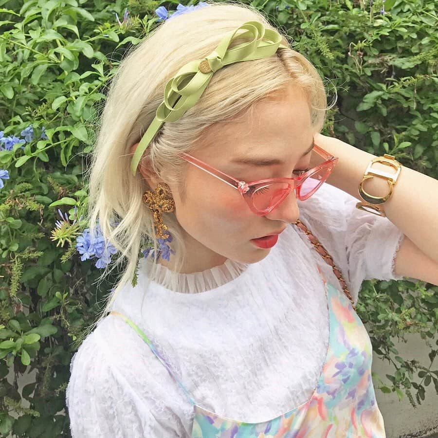 vintage Qooさんのインスタグラム写真 - (vintage QooInstagram)「QOO's original hair accesory💚 . 【リボンカチューシャ】 1,600円(税込価格) ベージュ、イエロー、グリーンの三色展開でご用意しております✨ LINE通販からも是非❤️ . ❤︎Vintage Qoo Tokyo OMOTESANDO❤︎ Address : Cinnamon Oak 1F 4-11-15 Jingu-mae Shibuya TOKYO JAPAN 150-0001 Business hour : 12:00〜19:00 . ❤︎Vintage Qoo Tokyo Laforet❤︎ Address : Laforet B0.5F 1-11-6 Jingu-mae Shibuya TOKYO JAPAN 150-0001 Business hour : 11:00〜21:00 . #qootokyo #新qoo」7月25日 17時17分 - vintageqoo