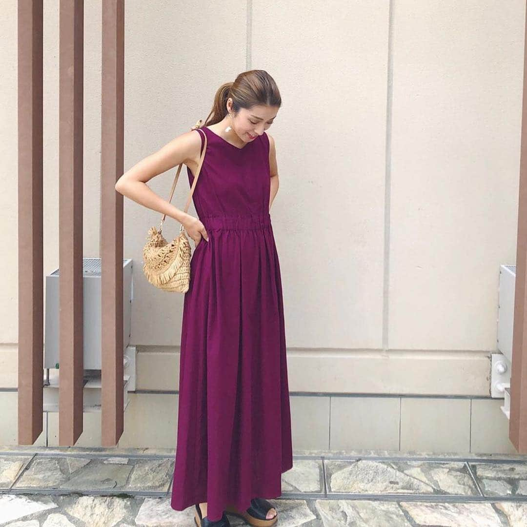 ur'sさんのインスタグラム写真 - (ur'sInstagram)「. . 【 style share 】 前後2way麻混マキシワンピース 品番:BTXU0627 ¥3,990+tax . @maaaaaiss 様、素敵なコーディネートをありがとうございます！ ロング丈で落ち着いた女性らしい雰囲気を保ちつつ、程良い肌見せが叶う一枚です💐 7/26(金)10:59まで期間限定でお得にお買い求めいただけます🛒 . STYLE SHARE 募集中！ ハッシュタグは『#urs_styling』 素敵な着こなしは、紹介させて頂くことがあります。 . #urs_official #ユアーズ #レディース #fashion #コーディネート #ワンピース #麻混 #マキシワンピース . . #Repost @maaaaaiss ・・・ 、 天気の悪い日はpurpleで気分を上げる💜💜💜🕊 質問きてたワンピースは @urs_official  #urs_styling #urs_official #ユアーズ #前後2way麻混マキシワンピース #fashion #ootd #style」7月25日 17時15分 - urs_official