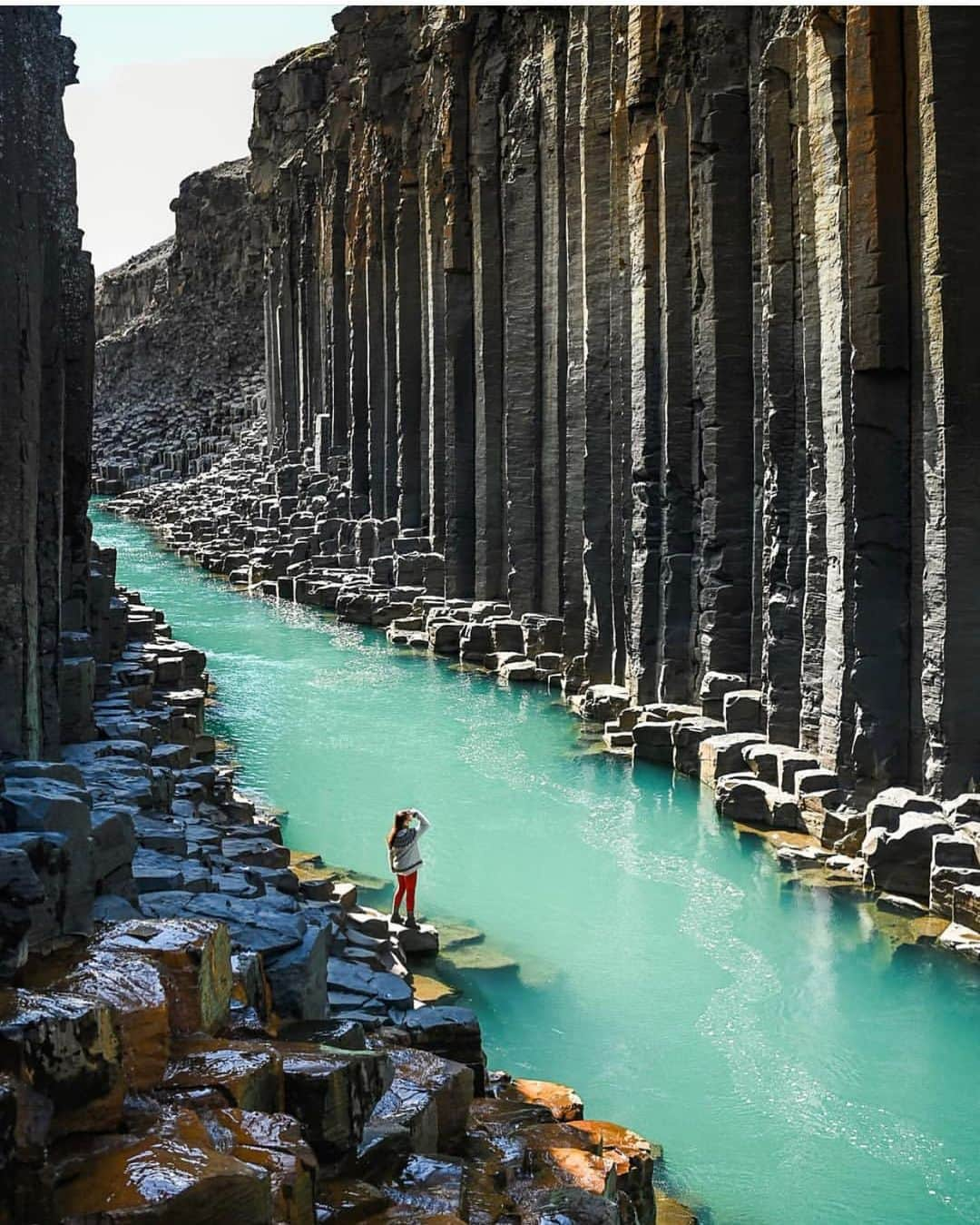 Earth Picsさんのインスタグラム写真 - (Earth PicsInstagram)「Glacial Gate in Iceland 🇮🇸 by @rrrudya」7月25日 17時20分 - earthpix