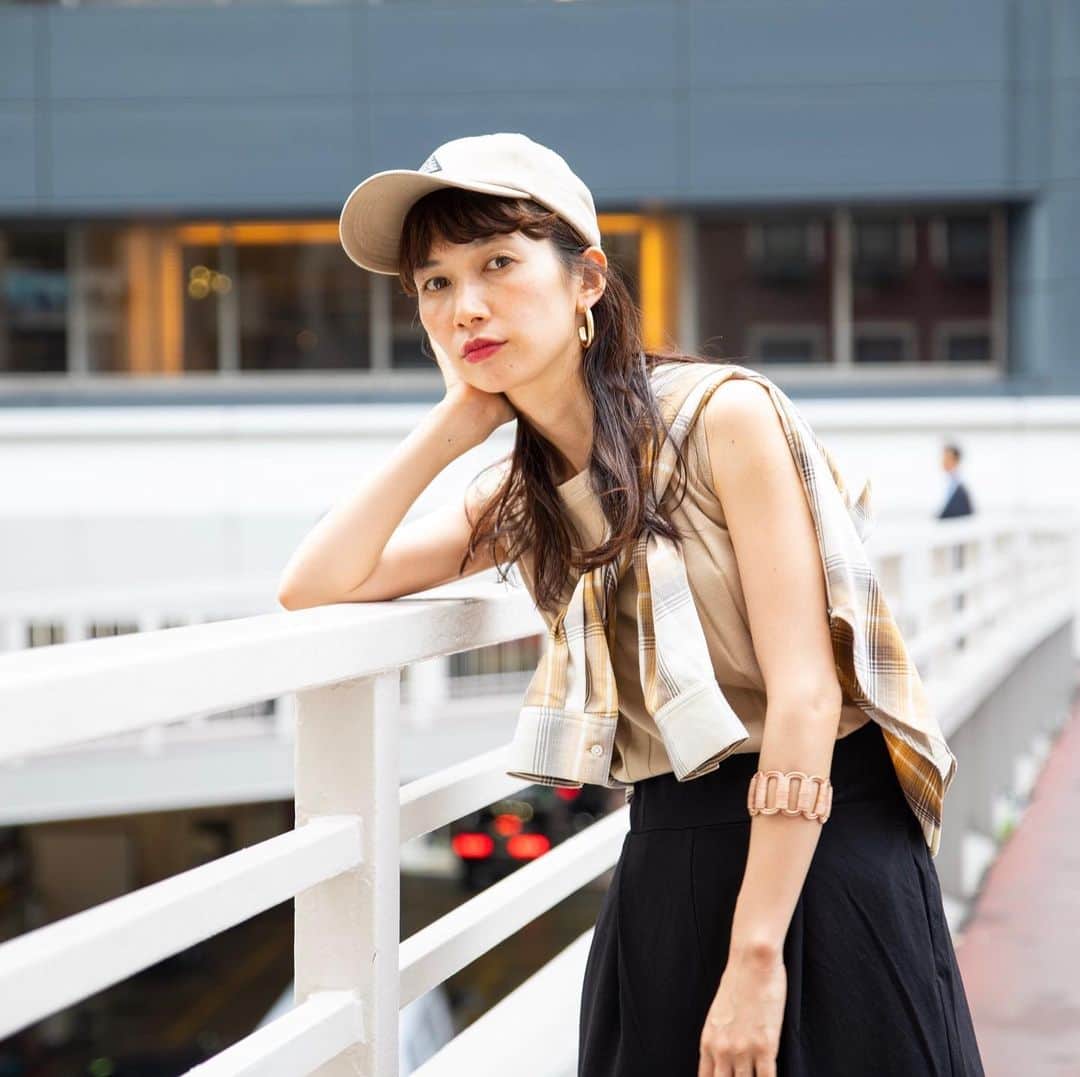 LAKOLE / ラコレさんのインスタグラム写真 - (LAKOLE / ラコレInstagram)「.﻿ #LAKOLE_LIFESTYLISTS ﻿ LAKOLEの魅力にとりつかれた各界のインフルエンサーたち。﻿ そんな彼らのライフスタイルをより豊かにしているLAKOLEのアイテムをご紹介。﻿ No.48はモデルのkazumiさん(@kazumi0728)﻿ ﻿ ﻿ ゆったりでラクチン、そして涼しい﻿ LAKOLEの優秀ピケワイドパンツ﻿ ￣￣￣￣￣￣￣￣￣￣￣￣￣￣￣￣￣￣￣￣￣￣￣﻿ ウエストバンドをワイドにとり、タックを深めに仕上げることで、お腹周りをスッキリ見せるキレイなシルエットに。﻿ ﻿ キレイめなトップスやキャミソールと合わせてさらっとコーディネートするのにオススメのアイテム。﻿ ﻿ レーヨン×ナイロン素材でシャリ感のあるサラリとした素材を使用。﻿ ひんやりと感じる質感なので、リゾート地などでも大活躍間違いなしの1枚です。﻿ ﻿ ﻿ #LAKOLE﻿ #ラコレ﻿ #アレもコレもラクに﻿ #lifefunction ﻿ #ライフファンクション﻿ #LAKOLE_LIFESTYLISTS」7月25日 17時34分 - lakole_official