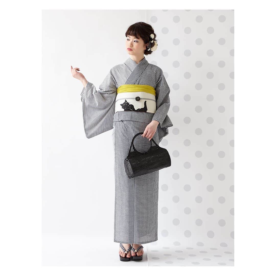 ふりふさんのインスタグラム写真 - (ふりふInstagram)「. . 浴衣「ギンガムストライプ」 . ギンガムチェックとストライプの組み合わせ。 . 赤と黒地の2配色はふりふらしく、ちょっぴり差のつく「片身合わせ」のデザイン。 コーディネートを楽しんで、自分らしい着こなしを♪ . . #ふりふ #furifu #浴衣 #yukata #ゆかた #ストライプ #ギンガム」7月25日 17時40分 - furifufurifu