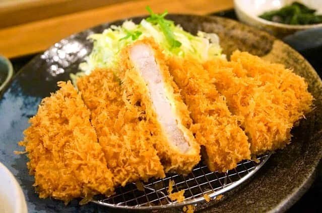 "TERIYAKI" テリヤキ編集部さんのインスタグラム写真 - ("TERIYAKI" テリヤキ編集部Instagram)「🏠店舗名: とんかつ酒菜くら⠀ ⠀ ⠀⠀ 🗾場所: 西新橋,東京⠀ 🍽値段:¥1,000〜⠀ 📣テリヤキストのコメント: ⠀ 衣がカリカリと弾け、ごま油のような香ばしさが鼻に抜ける。⠀ ________________________________⠀  テリヤキ編集部公式アカウントでは、本当に美味しいお店をご紹介しております。アプリの方もチェックお願い致します！😊 ・ 『 #テリヤキ掲載店』をつけて投稿いただいた中から素敵なお写真をご紹介いたします！ぜひ投稿してみてくださいね！⠀ ________________________________⠀ #テリヤキ掲載店#とんかつ酒菜くら#とんかち#新橋#新橋グルメ#新橋ランチ#肉#肉部#肉好きな人と繋がりたい #食べ歩き#写真好きな人と繋がりたい #グルメ好きな人と繋がりたい #美味しいもの好きな人と繋がりたい #いいね返し#ファインダー越しの世界 #美味しいお店#food#foodstagram #foodporn #delicious#グルメ部 #グルメ好きな人と繋がりたい #たべすたぐらむ #グルメ巡り」7月25日 17時51分 - teriyaki_jp