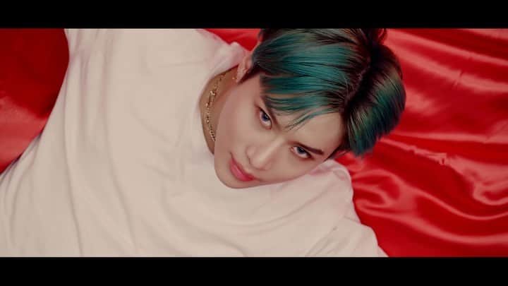 SHINeeのインスタグラム：「. テミン3rd Mini Album収録のリード曲「Famous」のMVティザー映像第2弾を公開しました！ MVフルの公開、「Famous」先行配信、iTunesの『FAMOUS』予約注文は7/27(土)0時からスタートです♪ 詳細はプロフィール掲載テミンオフィシャルHPをチェックしてください♪ #TAEMIN #テミン #Famous」