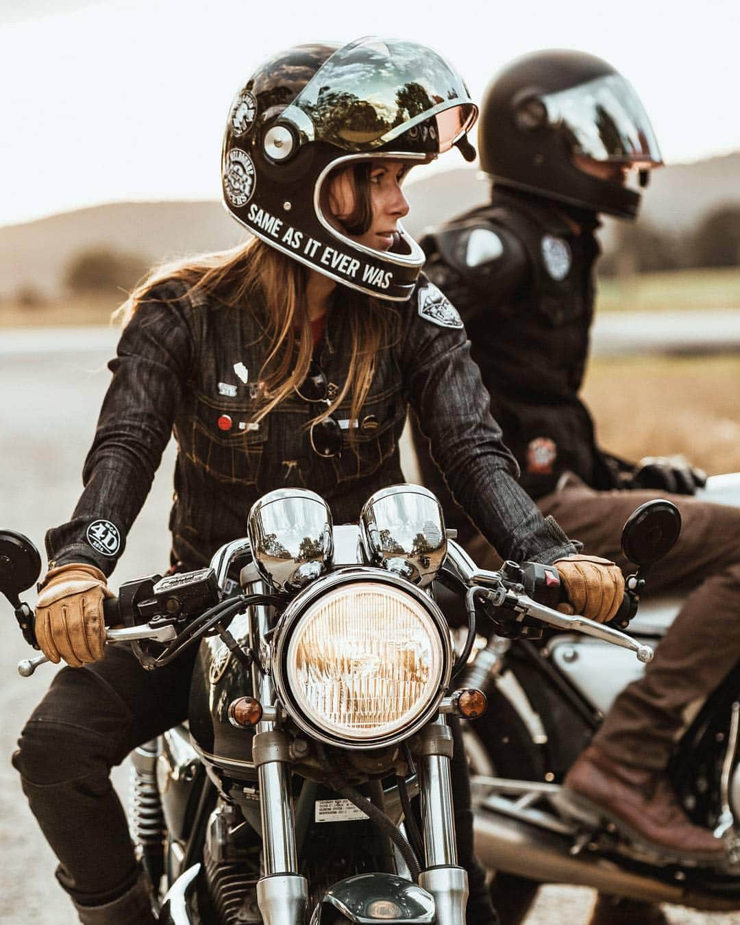 epidemic_motorsさんのインスタグラム写真 - (epidemic_motorsInstagram)「Once in a lifetime... 📸 @jasonlphotos  For @uglybros_usa with @sparrow33 . #uglybros_usa #caferacer #motogram #yamaha #srv250 #derek #womenwhoride #girlswhoride #mcrgirls #motorcycle #rides #howiroam #fujifilm #fujifilmxseries #summer #motorcycle #bikelife」7月25日 18時05分 - epidemic_motors