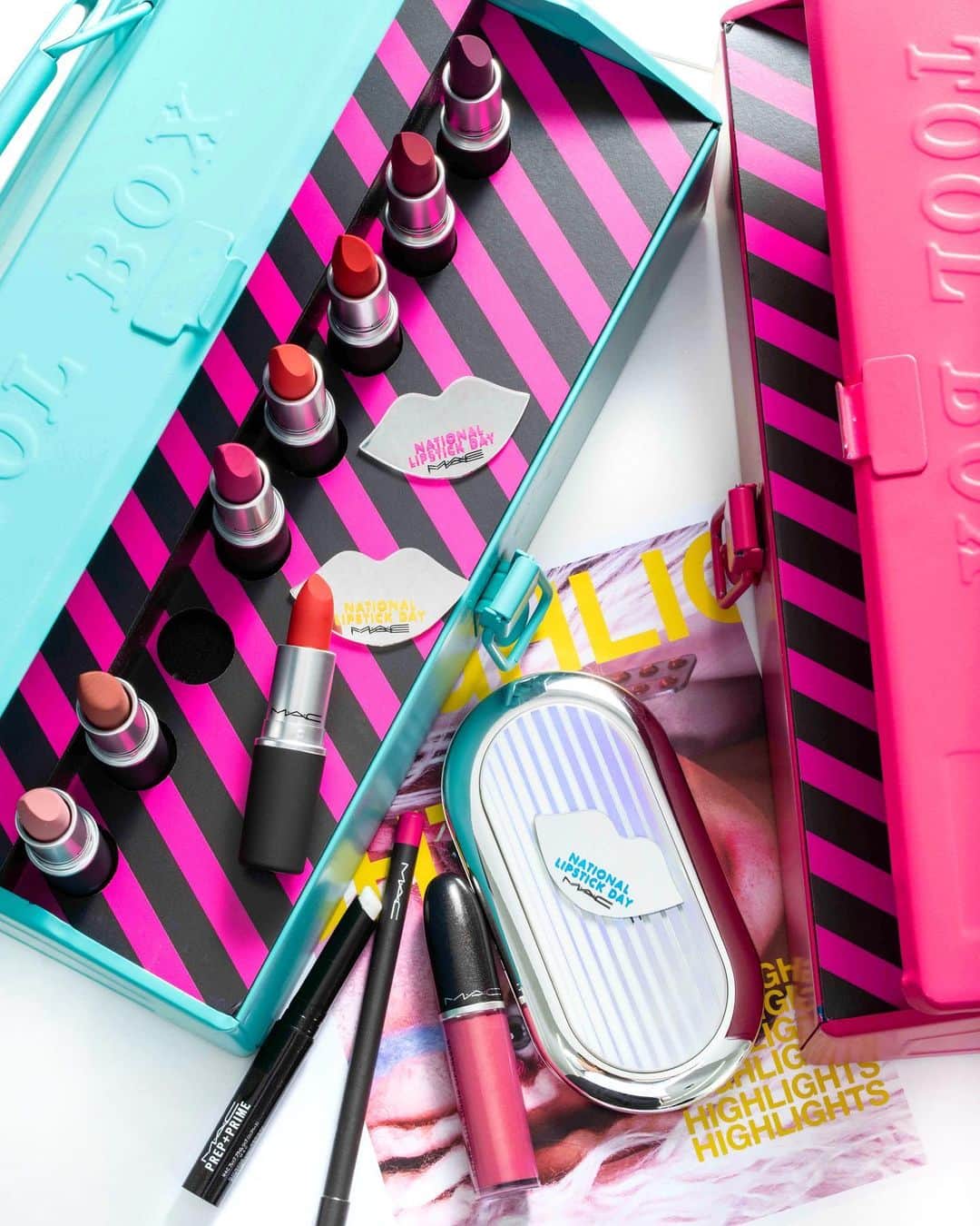 M∙A∙C Cosmetics Japanのインスタグラム：「7月29日はナショナルリップスティックデー💄 今週末7月27日(土)～29日(月)の3日間、全国のM・A・Cコーナーで対象のリップスティックを1本購入していただいたお客さまに、リップミラーをプレゼント🎁 ⠀ 3日間、毎日違うデザインのミラーをお渡しします✨ *各日ミラーは無くなり次第終了です *お1人様1会計につき1回までです *MINI M･A･Cは対象外です ⠀ ⠀ #ナショナルリップスティックデー ⠀ DESIGN: M·A·C ARTIST RINO KASAI @rino416⠀@macprotokyo PHOTO: @takaki_iwata ⠀ ⠀ ⠀ ⠀ ⠀ #MACCosmeticsJapan #MACコスメ #MACCosmetics #MAC #コスメ #メイク #リップ #口紅 #リップスティック #リップメイク #MACリップ」