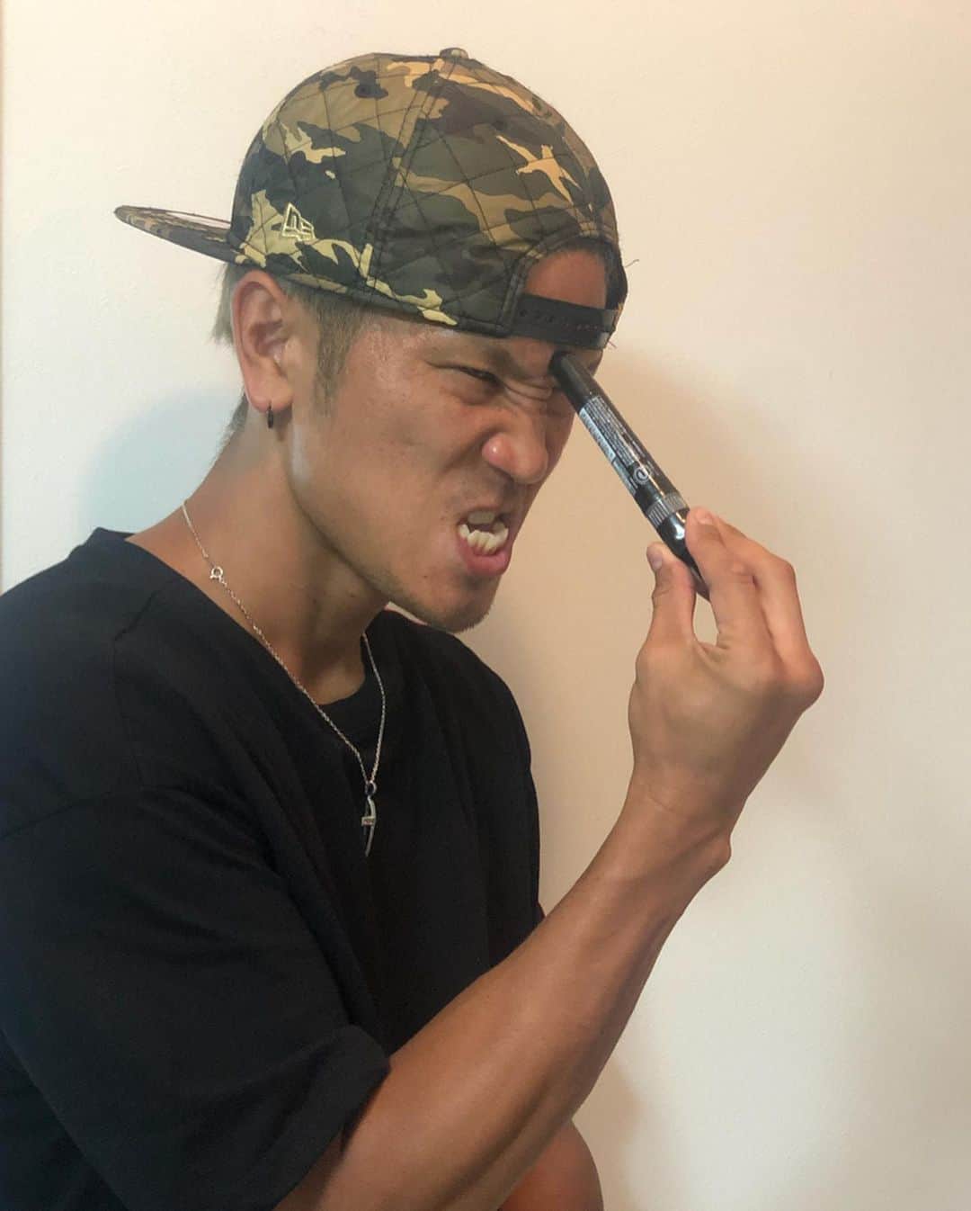 のインスタグラム：「今日はテレビ東京「K-1 OUTSTANDING」の撮影🎥 ・ 来月の大阪大会の煽り映像を悩み苦しむ🤔💧 ・ 笑いの本場、大阪、緊張するぜぃ😓💧 ・ @k1wgp_pr #煽り映像 @diviner_official」