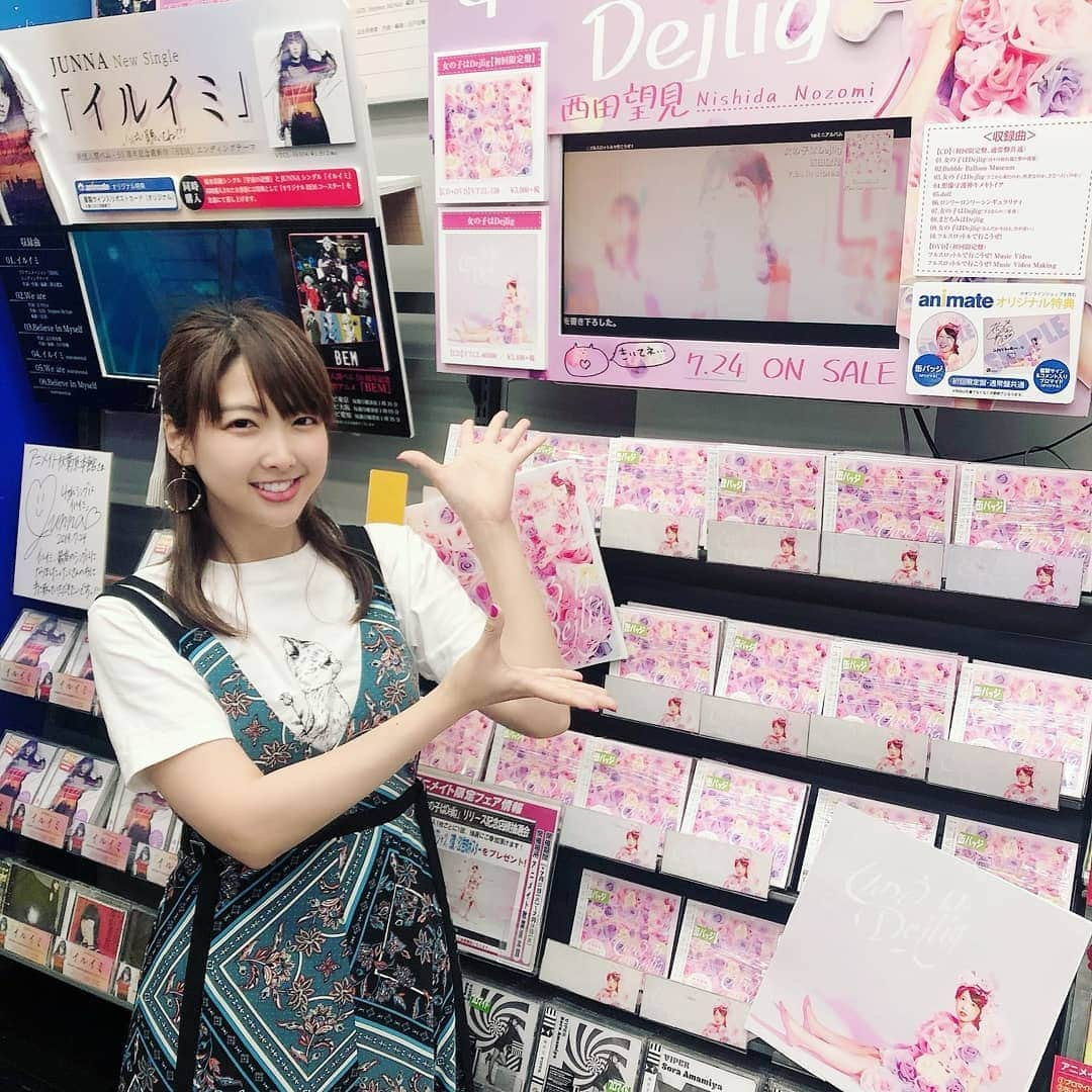 西田望見のインスタグラム：「#西田望見 debut mini album「女の子はDejlig」発売中です🌹✨ 昨日今日と、いろいろなお店にお邪魔させていただいている #のぞみる です。お立ち寄りの際は、のぞみるの足跡を探してみてくださいね😌🐾 7/27(土)12:30～大阪・animate O.N.SQUARE HALLで行われるリリースイベントは、アニメイト大阪日本橋さんでまだ参加券配布中です🎉 歌とおしゃべりと握手🎶 ぜひお誘いあわせのうえ、 #のぞみるソロみる のスタートを応援していただけるとうれしいです🥳」