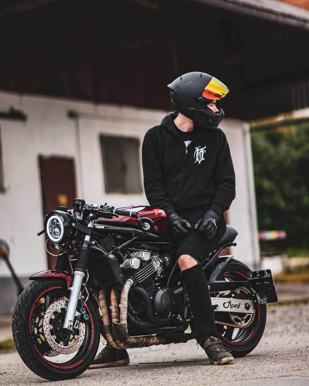 epidemic_motorsさんのインスタグラム写真 - (epidemic_motorsInstagram)「Ich feier dieses Bild! Was meint ihr? 🤔 Und danke an alle die mit gestern zum Geburtstag gratuliert haben😘 📸@huskygirl_official 🖤 via @apex.7」7月25日 23時46分 - epidemic_motors