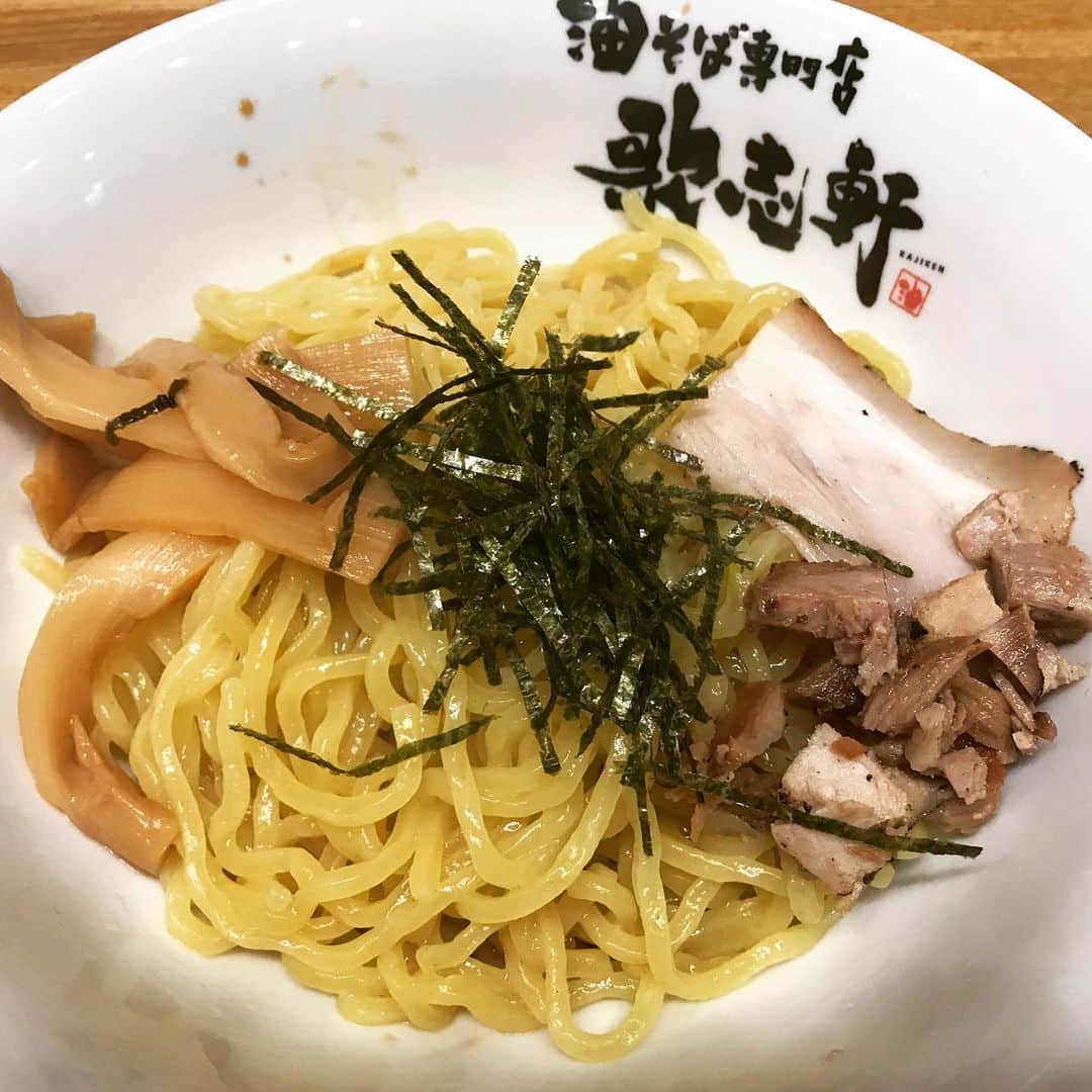 しいちゃんねるのインスタグラム：「早死にする悪魔の麺👿 #いいね返し #かじけん #死ぬ」