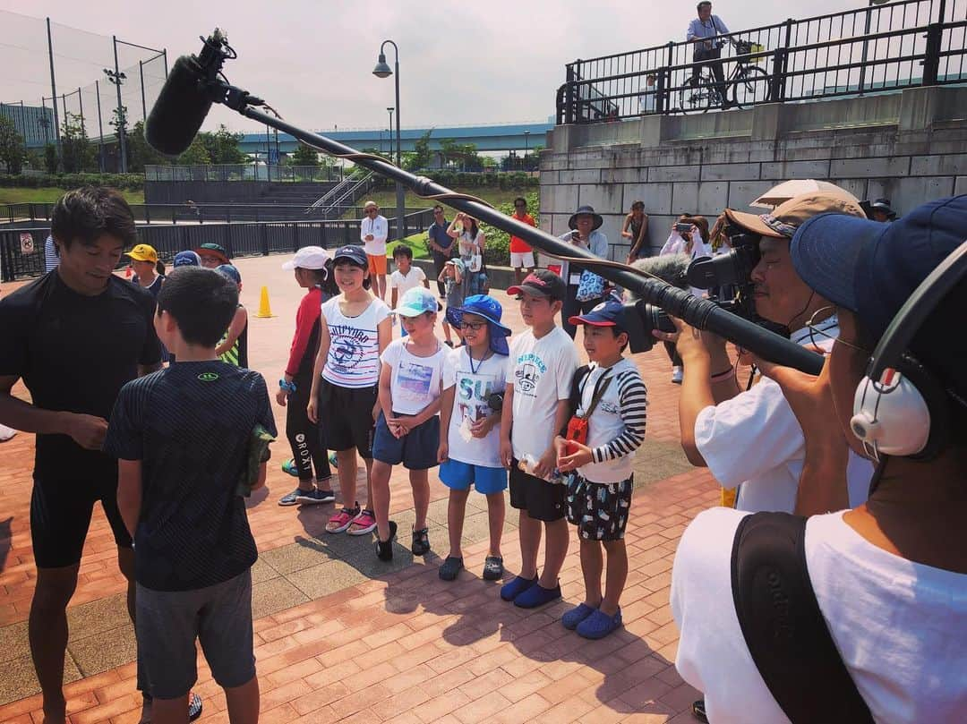 飯沼誠司さんのインスタグラム写真 - (飯沼誠司Instagram)「ATHLETE SAVE JAPAN x  CANOE HOME x  WANGAN ACTION with Takuya Haneda. He won a bronze medal in the C1 event at the 2016 Summer Olympics in Rio de Janeiro, becoming the first Asian canoeist to win an Olympic medal. ASJ主催イベント無事終了。 ここでのこの光景をどれだけ夢見てきたか… 東京のこの素晴らしい環境で羽根田卓也選手にカヌーの魅力、水のリスクを教えていただいた時間は、かけがえのない大切な時間。 多くの参加者、メディアの方々に来ていただき感謝です。 参加者の皆さんのたくさんの笑顔を見れて主催者として感無量です。 今後もwater cityとして豊洲エリアを中心に盛り上げていきます。 次に繋げていく大きな一歩となりました。関係者の皆様ありがとうござました。また近々wanganで会いましょう^ ^ #athletesavejapan  special thanks to... #canoehome @canoe_home  #takuyahaneda @takuya_haneda  #djけちゃっぷ  @ketchup_dj  #canoe #wanganaction  @ryopique  #canoeevent #watersafety #scplifesavers @masaya661144  @yuu_matsumoto  @rikatakeuchiii  @kazunorisato  #江東区カヌー協会  #障害者カヌー協会  #江東区 #運河ルネサンス  #豊洲」7月25日 18時30分 - seiji_iinuma