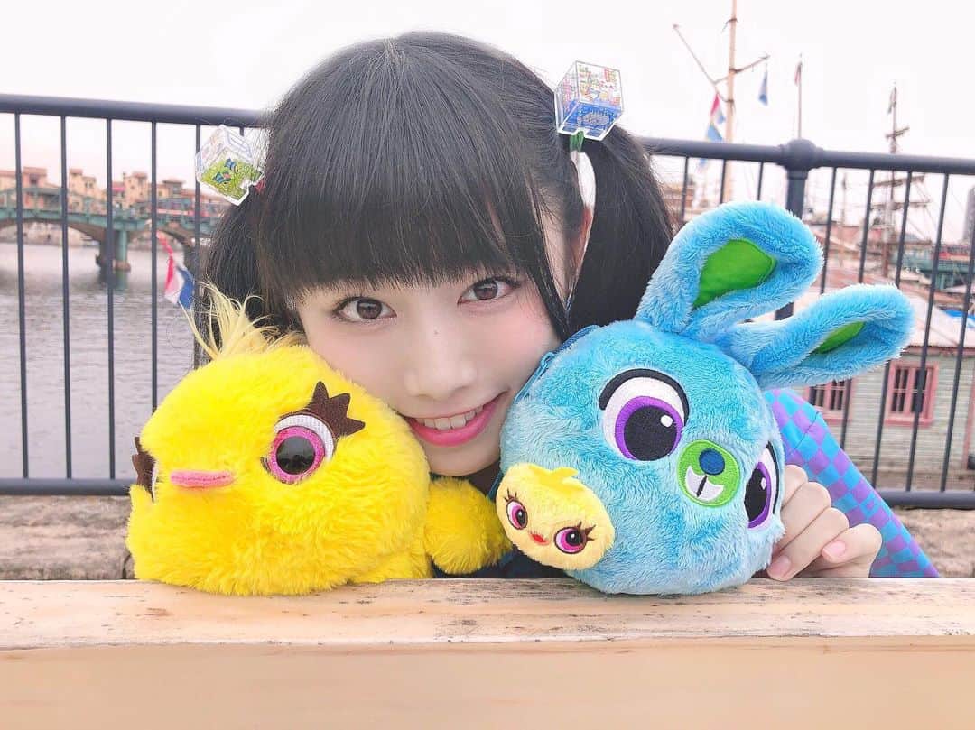 のインスタグラム：「ㅤㅤㅤㅤㅤㅤㅤㅤㅤㅤㅤㅤㅤ  ㅤㅤㅤㅤㅤㅤㅤㅤㅤㅤㅤㅤㅤ ㅤㅤㅤㅤㅤㅤㅤㅤㅤㅤㅤㅤㅤ ㅤㅤㅤㅤㅤㅤㅤㅤㅤㅤㅤㅤㅤㅤㅤㅤㅤㅤㅤㅤ今日、早起きしたらいろんなことができたから すごいおすすめだよ（みんなもしってるね）ㅤㅤㅤㅤㅤㅤ ㅤㅤㅤㅤㅤㅤㅤㅤㅤㅤㅤㅤㅤ ㅤㅤㅤㅤㅤㅤㅤㅤㅤㅤㅤㅤㅤ ㅤㅤㅤㅤㅤㅤㅤㅤㅤㅤㅤㅤㅤ #東京ディズニーシー  #ディズニーシー #ディズニー  #tokyodisneysea  #disneysea #disneylife #disneyfashion #toystory #toystory4 #トイストーリー #トイストーリー4  #トイストーリーグッズ #トイストーリーコーデ  #ダッキーアンドバニー」