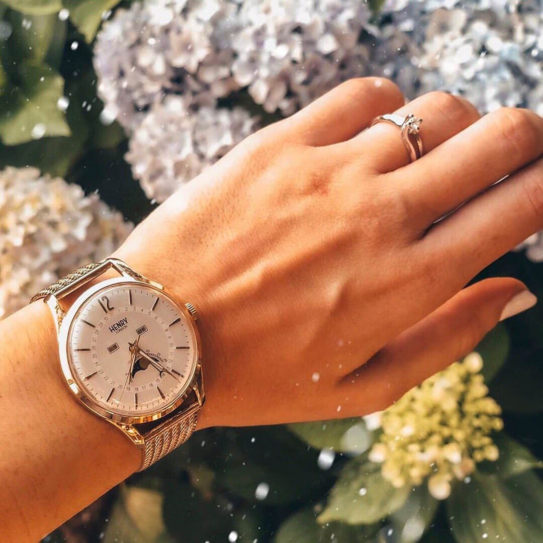 Henry London Official page of Britishさんのインスタグラム写真 - (Henry London Official page of BritishInstagram)「Summer blooms with our Heritage Westminster Moonphase @la_manzoni_ . . . #henrylondon #henrywatches #londonblogger #london #watchaddict #watchlover #womw  #moon #moonlight #moon_of_the_day #moonwatch #moonphase #moonphases #space #apollo11 #manonthemoon #competition #giveaway #win #giveawaytime #luxury #menswatch #accessories #allgold #wristwear #finishingtouches #classicwatch #classicdesign #pearl #designclassic」7月25日 18時42分 - henrywatches