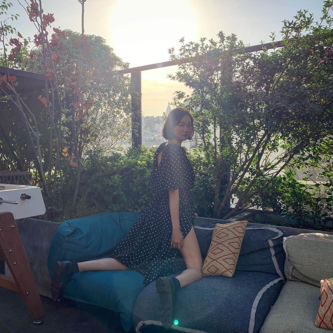 チャン・ユンジュのインスタグラム：「Bonjour Yoonjour 💋❤️🍷🌷」