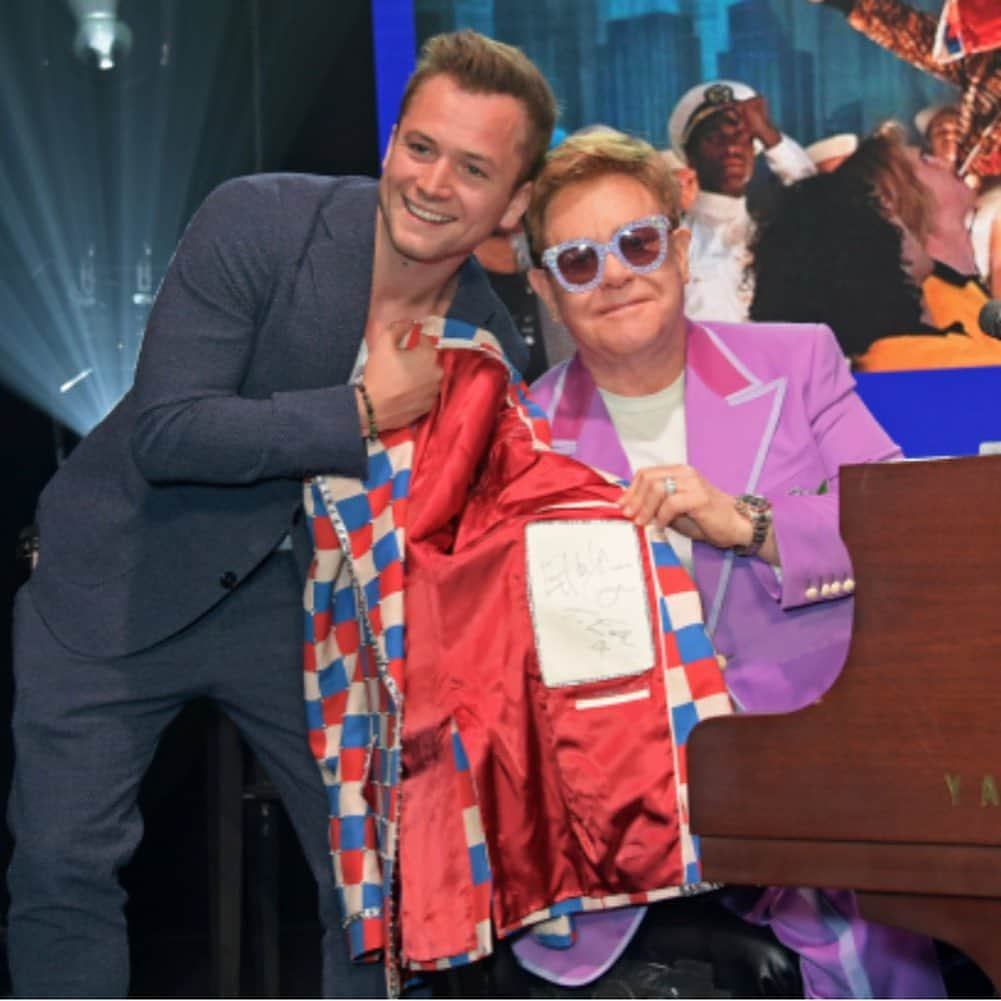 エルトン・ジョンさんのインスタグラム写真 - (エルトン・ジョンInstagram)「I’m bowled over with gratitude at the success of last night’s Elton John AIDS Foundation Midsummer Night’s Party.  Thanks to the generosity of everyone who attended, we raised over $6 million in the fight against HIV/AIDS.  A tremendous result.  Thank-you to everyone who braved the heat and came to support us!! @ejaf」7月25日 18時50分 - eltonjohn