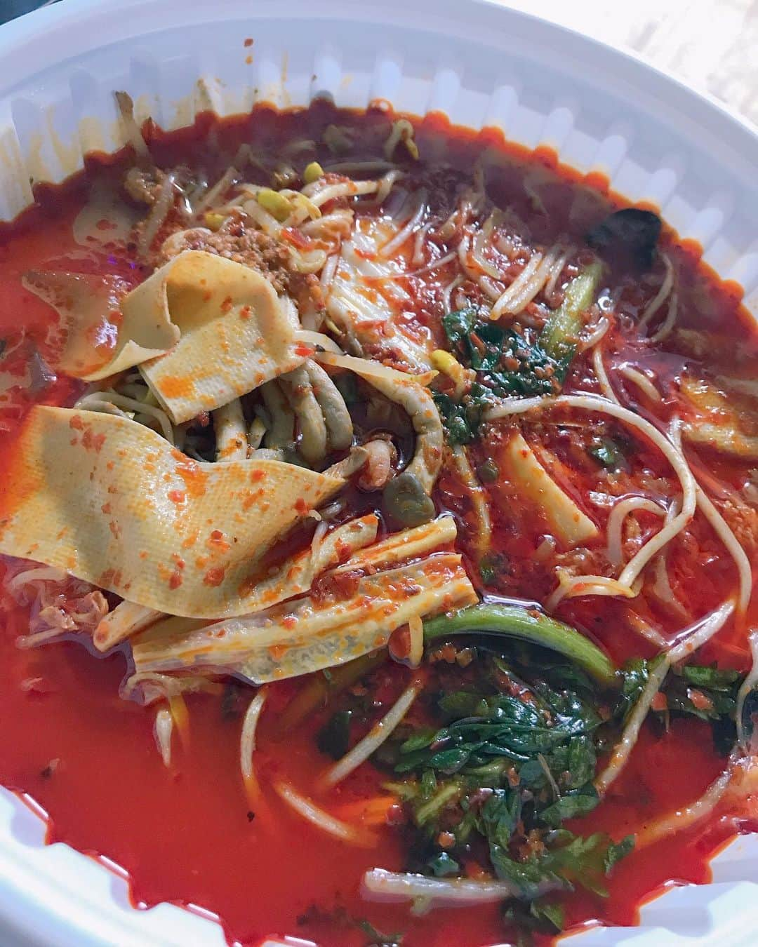 かおるさんのインスタグラム写真 - (かおるInstagram)「난 또..........(마라탕) 몇군대나 먹어봤지만 여기가 젤 맛있다... 첨으로 같은 가게에 2번째 시켰음.... 마약이다 마약.... 私また…(マーラータン) 色んなとこで食べてみたけど ここが一番美味しい… 初めて同じお店で2回目頼んだ… 麻薬だ、麻薬…」7月25日 18時53分 - kaoru91819