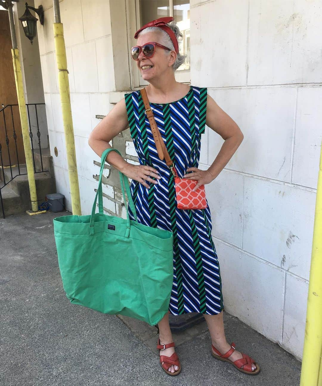 バーンストックスピアーズさんのインスタグラム写真 - (バーンストックスピアーズInstagram)「#ootd Thelma’s wearing a dress! That’s how hot it is. Leather bow band and big bag #BernstockSpeirs dress: @thanxgodimavip Small bag @lebonmarcherivegauche」7月25日 18時58分 - bernstockspeirs