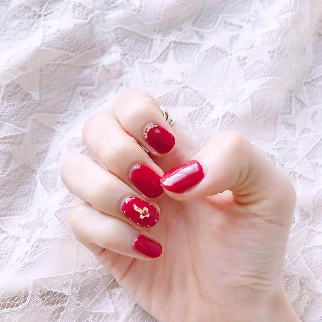 ハナエさんのインスタグラム写真 - (ハナエInstagram)「お爪みて ﻿ ﻿ ﻿ ﻿ #nail #nailsofinstagram #nailart #jelnail #nailstagram #nailsalon #ネイル #ネイルサロン #ジェルネイル #ジェルネイルデザイン #ネイルデザイン #赤ネイル #ゴールドネイル #ボルドーネイル #ガーリーネイル #ボルドーネイル #爪 #美甲」7月25日 18時58分 - hanae_0227