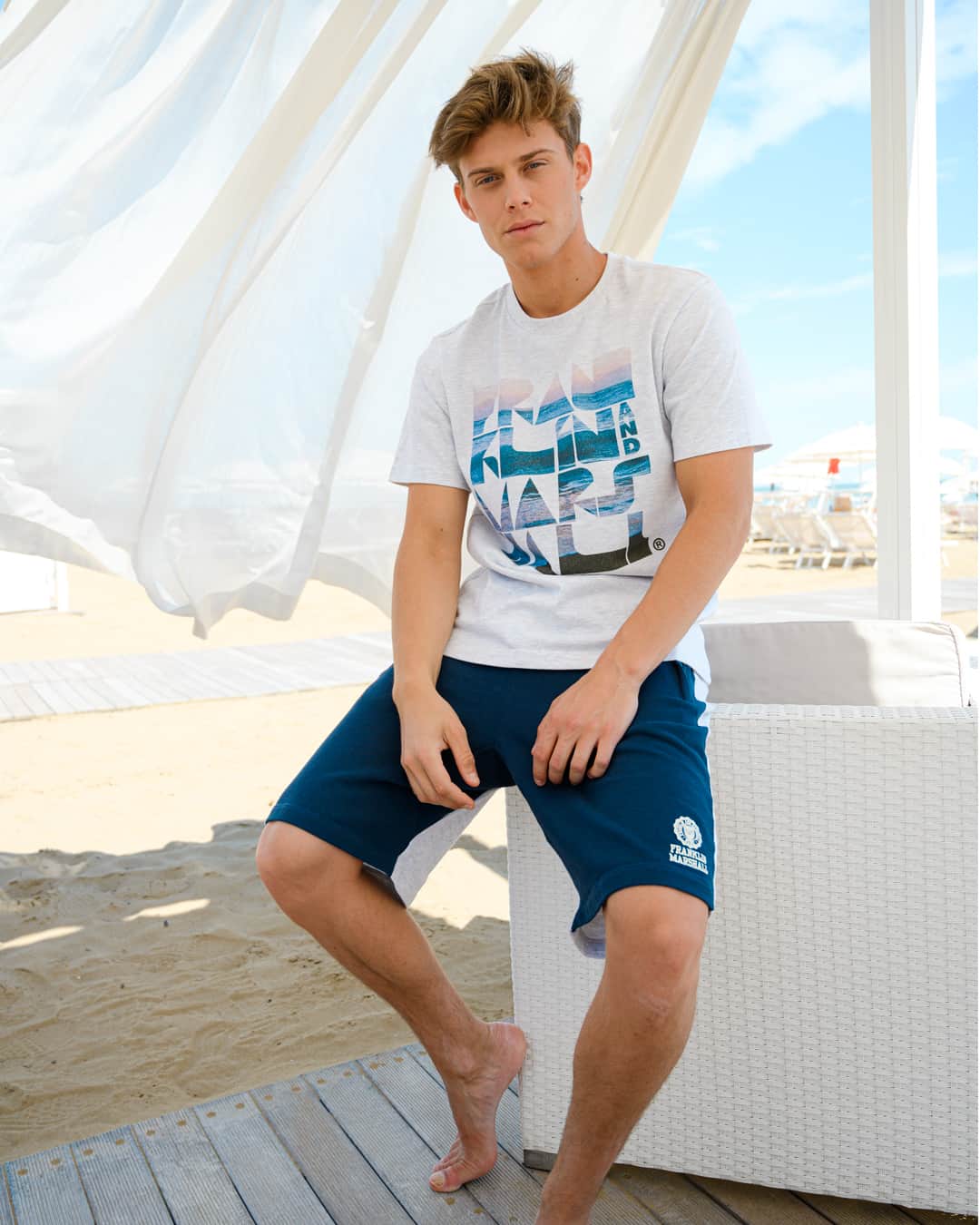 フランクリン&マーシャルのインスタグラム：「Let your style shine brighter than the sun.  #franklinandmarshall #fashion #fashionformen #outfit #outfitformen #ss19 #newseason #newcollection #summer #highsummer #style #cool #colour #attitude #details #mood #beach #pants」