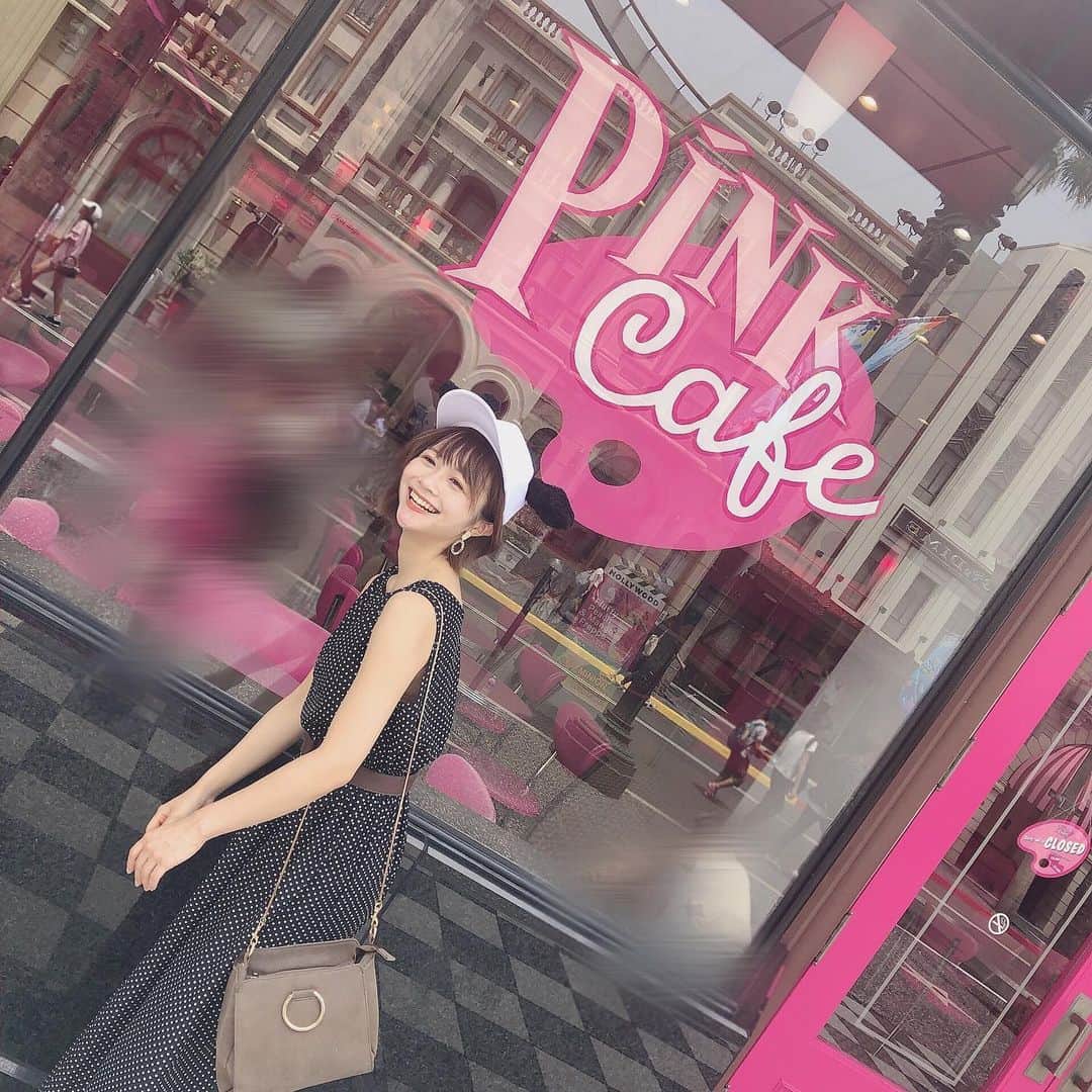 のインスタグラム：「先月の大阪旅行では、 #プレミアムホテルりんくう に一泊してきました！ . . . あの #りんくうアウトレット の真隣にあるので、ショッピングもちろん観光の拠点として！ . . また関西空港からも近いため、ビジネスでも使えるなあという印象でした🌸💓 . . . 部屋も広々していてとっても居心地良く過ごせました！🕶 今年はたくさん旅行に行きたいです . . 大阪楽しかた✌︎ . . #個人的に漫画を部屋に持っていけるのが好きです #りんくうプレミアムアウトレット  #大阪ホテル #関西ホテル #大阪旅行 #ユニバ #usj」