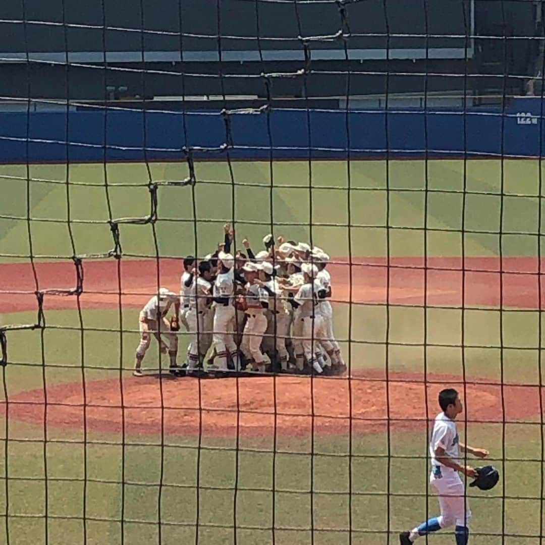 林昌範さんのインスタグラム写真 - (林昌範Instagram)「今日高校野球千葉大会見事に習志野高校が8年ぶりに優勝しました😊 おめでとうございます🎉 そして今夕方番組「白球ナイン」 見事に終了しました✌🏻 どさくさに紛れて一緒に写真入っちゃいました😚 スタッフさんも夜遅くまで本当にお疲れ様でした‼️ 僕らの番組「高校野球ダイジェスト」も本日ラストです✌🏻 頑張ります👍 #千葉県#高校野球#習志野高校 #優勝#zozoマリンスタジアム  #白球ナイン#スタッフ#お疲れ様でした」7月25日 19時28分 - masanorihayashi24