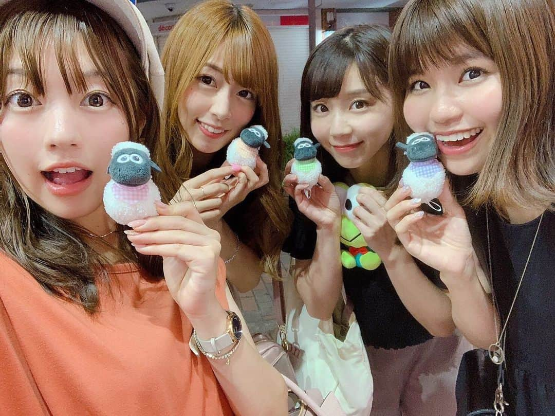 吉川千愛さんのインスタグラム写真 - (吉川千愛Instagram)「ひつじのショーンが 可愛くて４個ゲーセンで取った🐏🧡 あとけろっぴ🐸💚 このサンリオシリーズ取りやすいけんポチャッコとマイメロも持っとるw  この4人で久々にご飯に行きました♪  #天野なつ #桃咲まゆ #高木悠未 #interim #LinQ #吉川千愛 #こんにちあ #あいんちゅ #夏 #summer  #福岡 #fukuoka #博多 #hakata #天神 #tenjin #ひつじのショーン #ゲーセン #けろっぴ #けろけろけろっぴ」7月25日 19時37分 - chiaki_yo