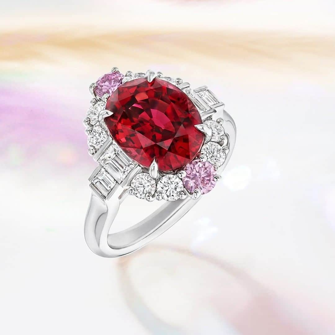 ハリー・ウィンストンさんのインスタグラム写真 - (ハリー・ウィンストンInstagram)「Shades of sophistication. A vibrant 5.02-carat red ruby delicately adorned with two pink diamonds and contoured by 12 #diamonds in this elegant #highjewelry ring by #HarryWinston.」7月25日 19時31分 - harrywinston