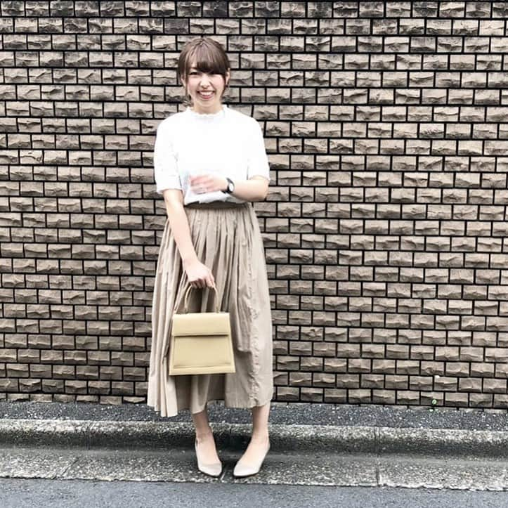 EDIST. CLOSET さんのインスタグラム写真 - (EDIST. CLOSET Instagram)「本日のブログはエディクロ20代スタッフ ななちゃん (H160)が更新‼️﻿ 秋まで使えるふんわりシルエットスカートのご紹介です✨﻿ ▶︎ https://ameblo.jp/edist-closet/image-12497001812-14511395744.html﻿ ★プロフィール欄→公式サイトからもリンクします﻿ ﻿ ﻿ ﻿ tops  #GRL﻿ ﻿ skirt  #EDISTCLOSE﻿ (カスタムセット/webストア¥8500)﻿ ﻿ ﻿ ﻿ ﻿ ﻿ ﻿ #ななちゃんコーデ﻿ #edistcloset#エディストクローゼット#エディクロ#エディクロ好きな人と繋がりたい#ファッションレンタル#着回し#オフィスコーデ #通勤コーデ#通勤服#お仕事コーデ#オフィスカジュアル#オフィスコーデ#体型カバー #シンプルコーデ ﻿ #おしゃれさんと繋がりたい#OLコーデ #仕事復帰#シンプルコーデ#今日のコーデ #20代コーデ #大人可愛い」7月25日 19時36分 - edist.closet