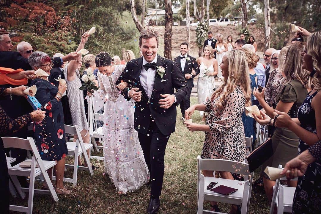 Vogue Australiaさんのインスタグラム写真 - (Vogue AustraliaInstagram)「When former @vogueliving digital editor @laurenalycepowell accepted her partner's proposal, there was no question about where the two would wed. “We have a little country house in Narrandera (in country New South Wales) located on the canal and it has a beautiful big garden which was the perfect spot to hold the ceremony,” explains Lauren. “As we’re both from the country and as the wedding was held in Narrandera, we planned for a classic country-style wedding.” Tap the bio link to go inside their wedding, set in the beautiful sprawling gardens of their own rural retreat. 📷  @lizhamdotcom」7月25日 19時42分 - vogueaustralia