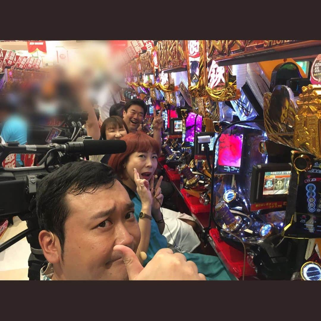 椿鬼奴さんのインスタグラム写真 - (椿鬼奴Instagram)「今日はPIA伊勢佐木町店でぱちぱち夫婦の収録でした！お越し下さった皆様、PIA伊勢佐木町の皆様ありがとうございました！今日はぱちんこ新・必殺仕置人を打ったんだよ！演出すごいし爽快感もすごい！詳しくは8月8日(木)と8月22日(木)の配信を見てね‼️ #ぱちぱち夫婦 #ゲスト #佐々木健介 さん #北斗晶 さん #PIA伊勢佐木町店」7月25日 19時44分 - tsubakioniyakko