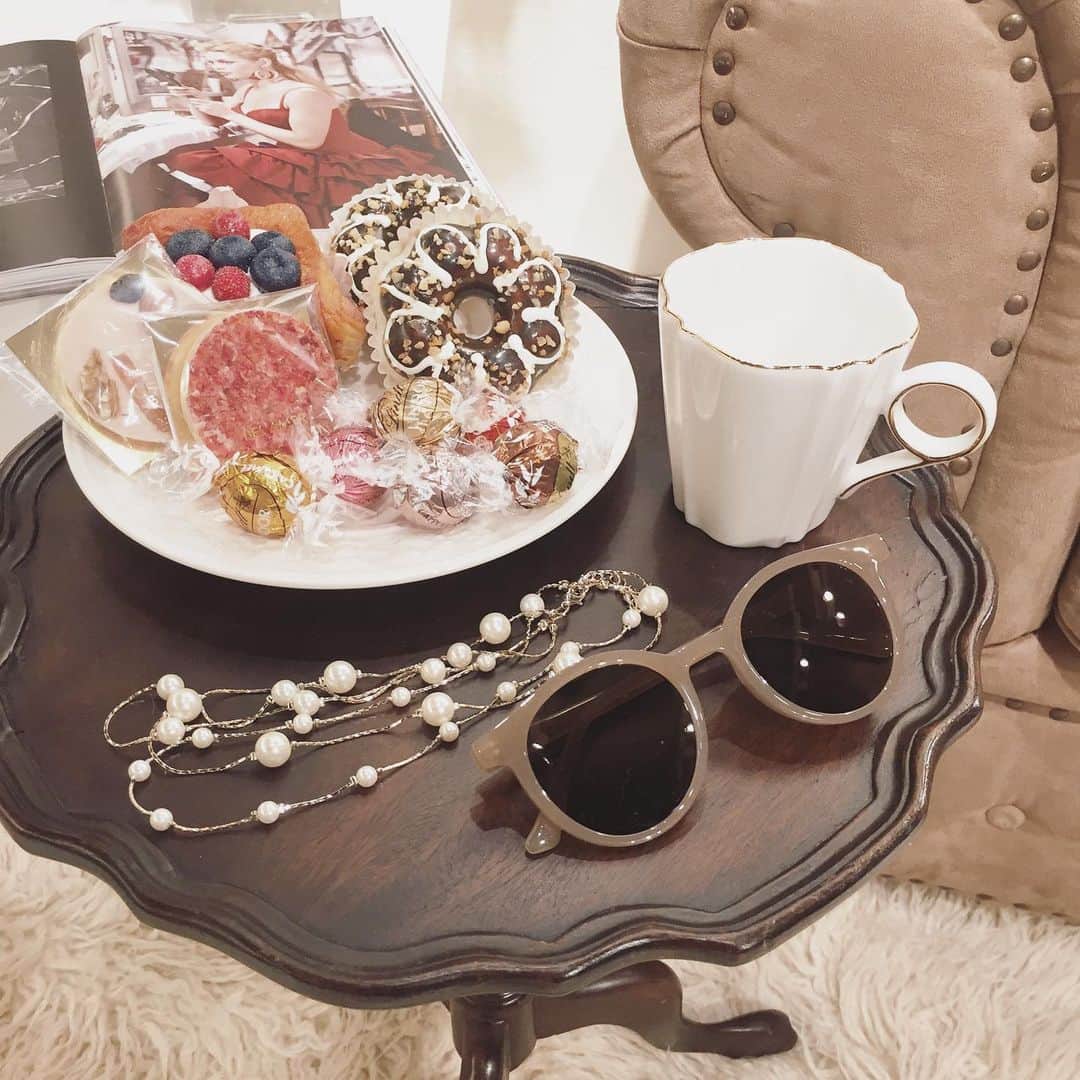 RESEXXYさんのインスタグラム写真 - (RESEXXYInstagram)「. . RESEXXY 2019 winter collection . - Have a sweet time ! - . トレンドのテクスチャーをMIXしながら アーバンでスウィートなカジュアルすぎない 冬のスタイルを提案。 . . #RESEXXY #resexxy_official  #wintercollection #winterfashion  #リゼクシー #展示会 #受注会」7月25日 19時55分 - resexxy_official