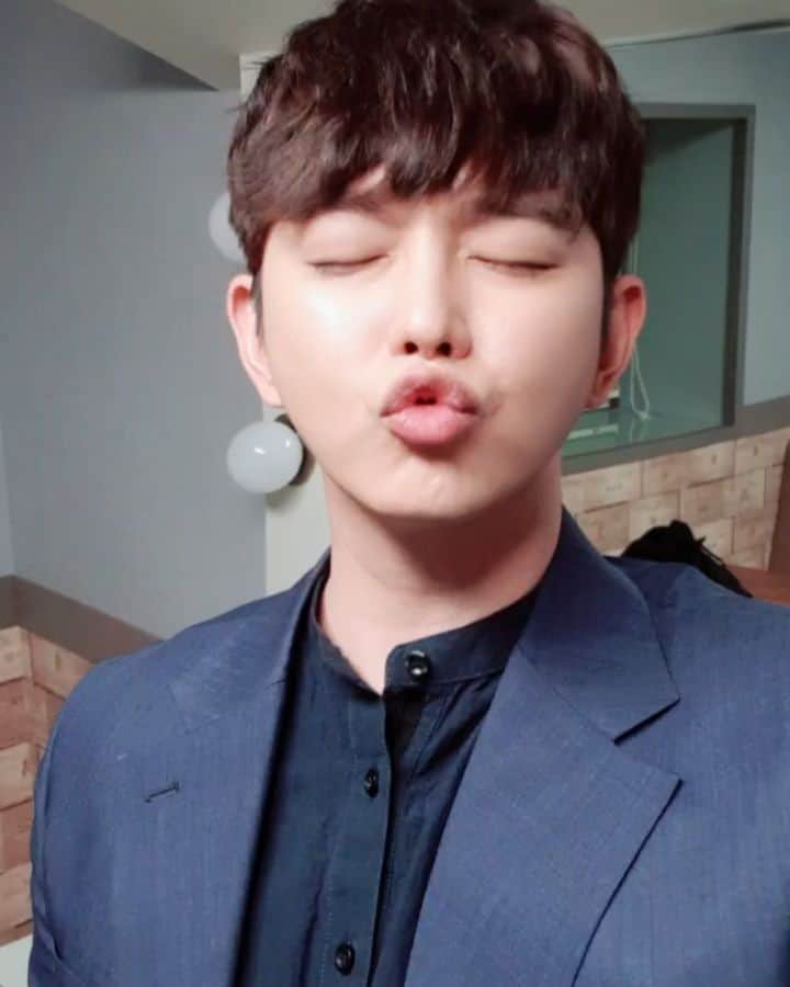 のインスタグラム：「#미스터기간제 #기강제 오늘 11시 오씨엔에서 보자💋  오늘.... 더 재밋데~(속닥속닥)🤫」