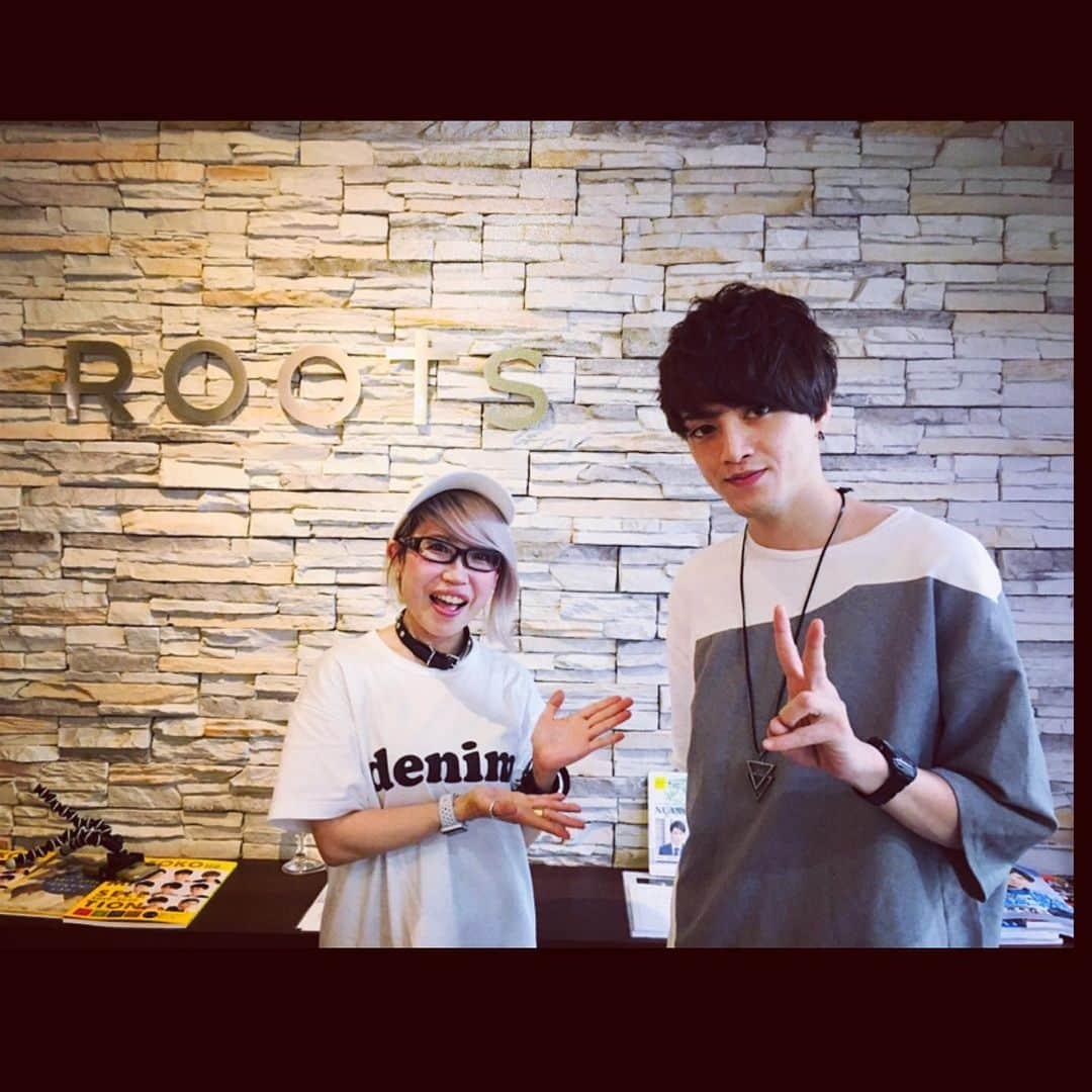 尾関陸のインスタグラム：「髪切りました。いつもカットしていただいてる加藤さんと^ ^ #roots #暑過ぎた」