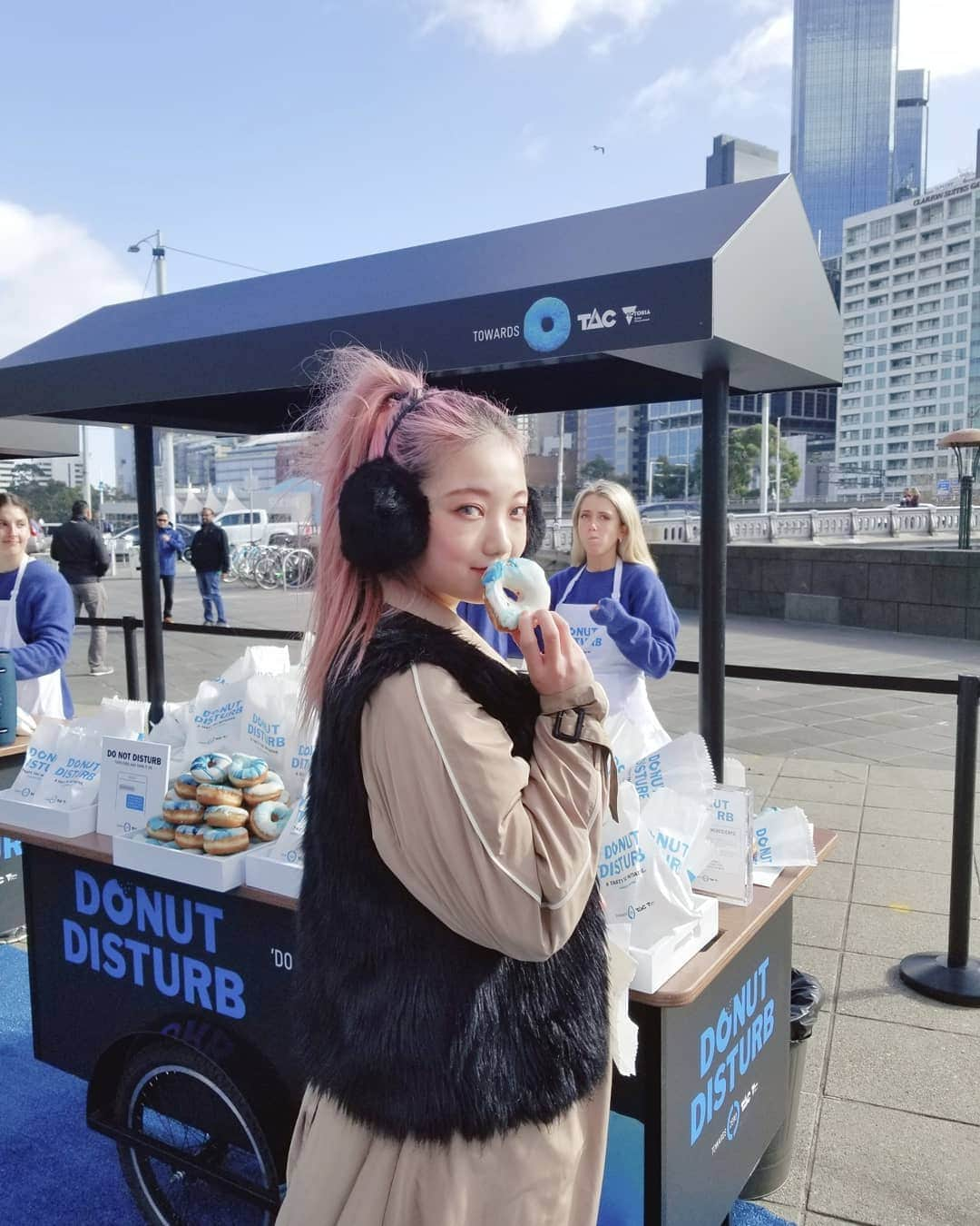 小林レイミさんのインスタグラム写真 - (小林レイミInstagram)「Free Donut🍩💝💓🌍 #bluesky #Donut #icing #sugarfree #getfat #autumnoutfit #wear #goodvibes #sweet #スウィートインスタ #アイシング #ドーナツ」7月25日 20時03分 - _reimi._____