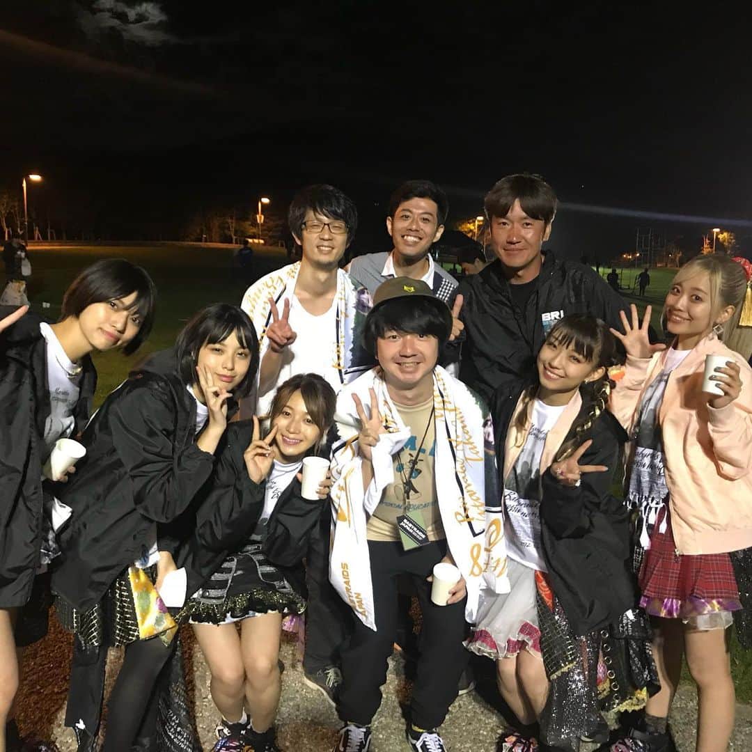 相田周二のインスタグラム：「青春高校の生徒達が夜明けを歌ったので2018TIFのスマイルガーデンのベビレを見て僕らはここにいるの高見のラップで爆笑しました。思い出しちゃうね。そんで2019のTIFスマイルガーデンに青春高校が出るというエモさ。 #ベビレ #ベビ9 #青春高校3年C組」