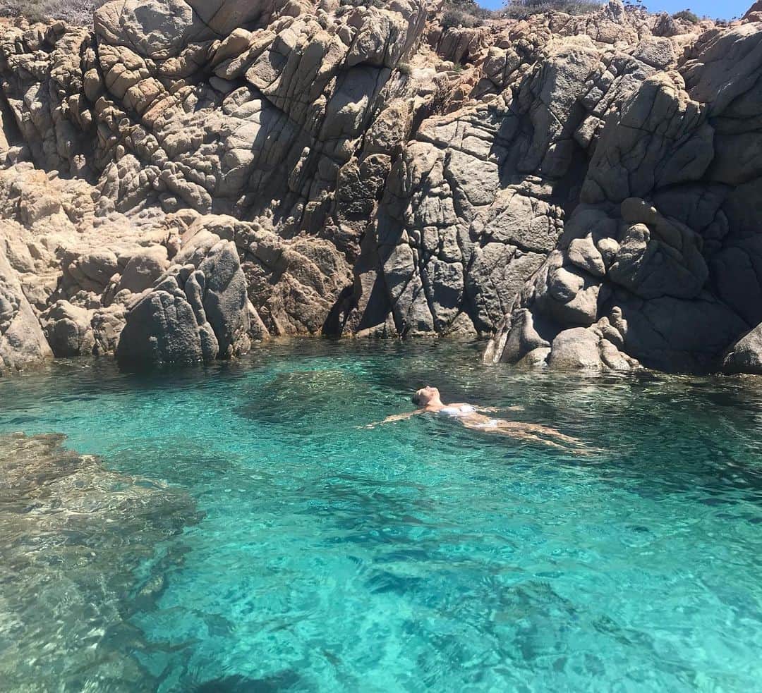 Eliana Michaelichin Bezerraのインスタグラム：「Obrigada meu Deus🙏🏻#sardegna #italy #thankgod」