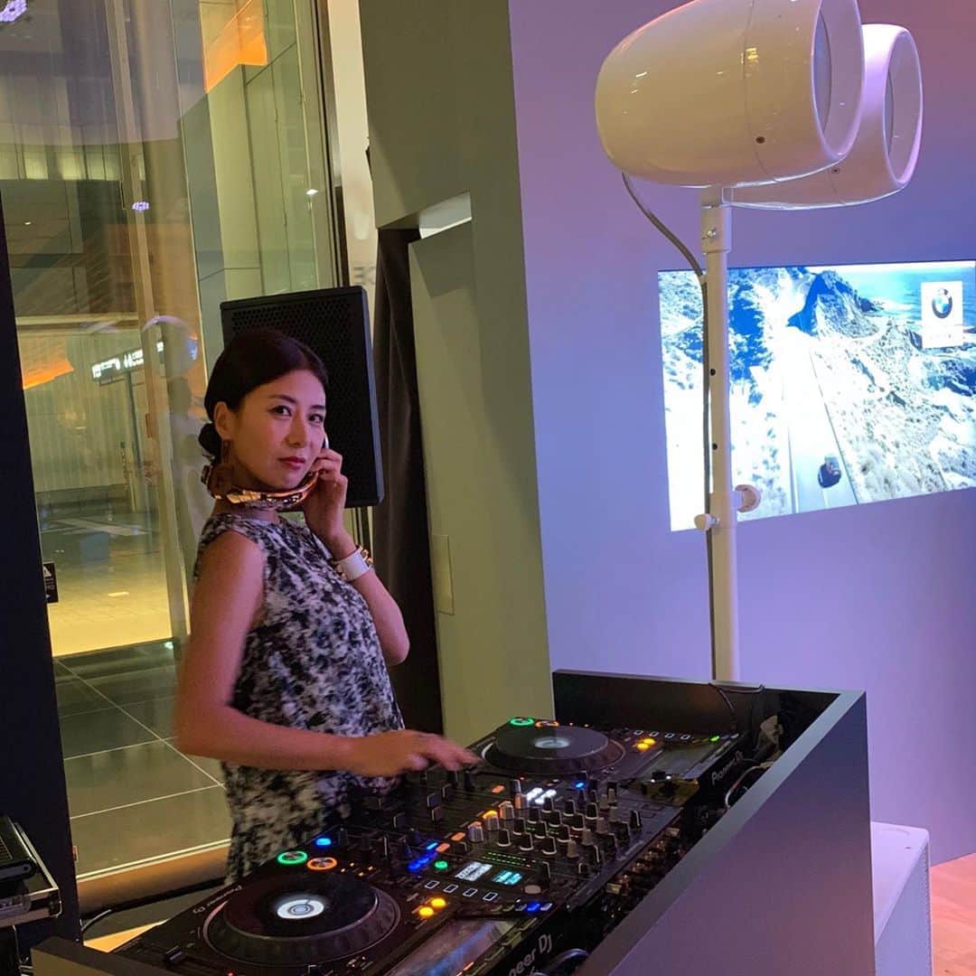 DJ AMIGAのインスタグラム：「写真昨日のBMW  明日はTUSK5周年！ 私は23:30からDJしますTerrace  7/26(fri) 21:00~midnight  TUSK 5th anniversary party  ADM：FREE(入場無料)  GUEST DJ:AMIGA  DJ: Ryuzo B2B SATORU KURIHARA (Jazzin’park) BOBBY B2B DANIEL SAIMURA (TECHVANE,MINIMALIEBENZ) Rickey! ======================================= VENUE: TUSK BAR 港区六本木6-10-1 六本木ヒルズウエストウォーク1F 1F WEST WALK,ROPPONGI HILLS,6-10-1 ROPPONGI,MINATO-KU TEL:03-3478-9992 http://tuskbar.jp  #tuskbar #roppongi #tanqueray #bmg #party #dj #djamiga #tokyonight #djlife #mamalife」