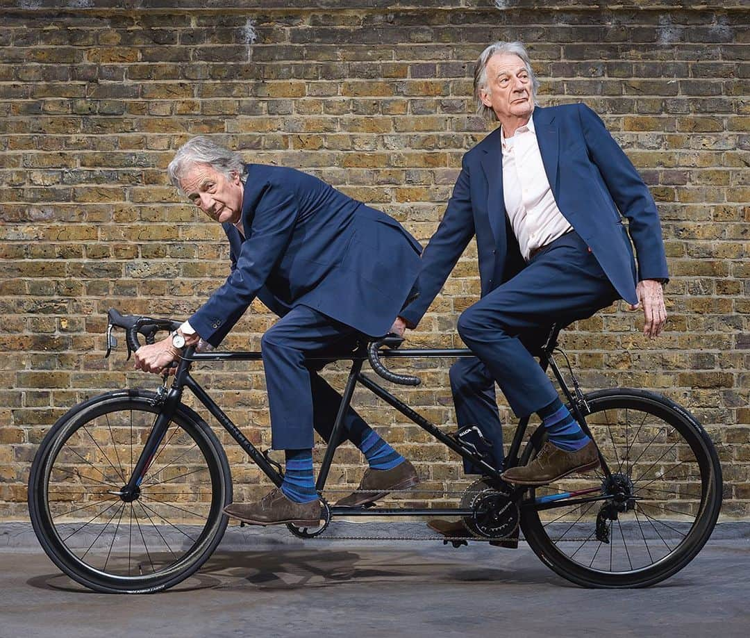 ポールスミスさんのインスタグラム写真 - (ポールスミスInstagram)「Seeing double? Paul and Paul ride on a specially commissioned @merciancycles tandem after appearing in the #WallpaperHandmade Exhibition. Just 👆🏼the link in our bio to read more.  #cycling #tandem #design #framebuilding」7月25日 20時12分 - paulsmithdesign