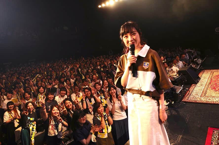 有安杏果さんのインスタグラム写真 - (有安杏果Instagram)「♪﻿ ﻿ おととい7月23日のZepp Tokyo﻿ でのライブに来てくれたみんなを﻿ ﻿ ハービー・山口さんがたくさん﻿ 撮って下さりました！！﻿ ﻿ ﻿ みんなめっちゃいい表情してて﻿ 幸せな気持ちになります。。。😌﻿ ﻿ ﻿ いつもライブ中にみんなのこと﻿ めっちゃ見ちゃうけど﻿ 私から見える景色って本当に最高なんですっ♡﻿ ﻿ ﻿ 大切な貴重な最高の瞬間を撮って下さった﻿ ハービー・山口さんに心から感謝です。。。✨﻿ ﻿ ﻿ ﻿ 有安杏果﻿ ﻿ #福原将宜 ﻿ #山口寛雄 ﻿ #玉田豊夢 ﻿ #宮崎裕介 ﻿ #ポプステ﻿ #ラガーシャツ﻿ #ラグビー﻿ #ハービー・山口 ﻿ #幸せを願う﻿ #写真﻿ #カメラ﻿」7月25日 20時23分 - ariyasu_momoka_official