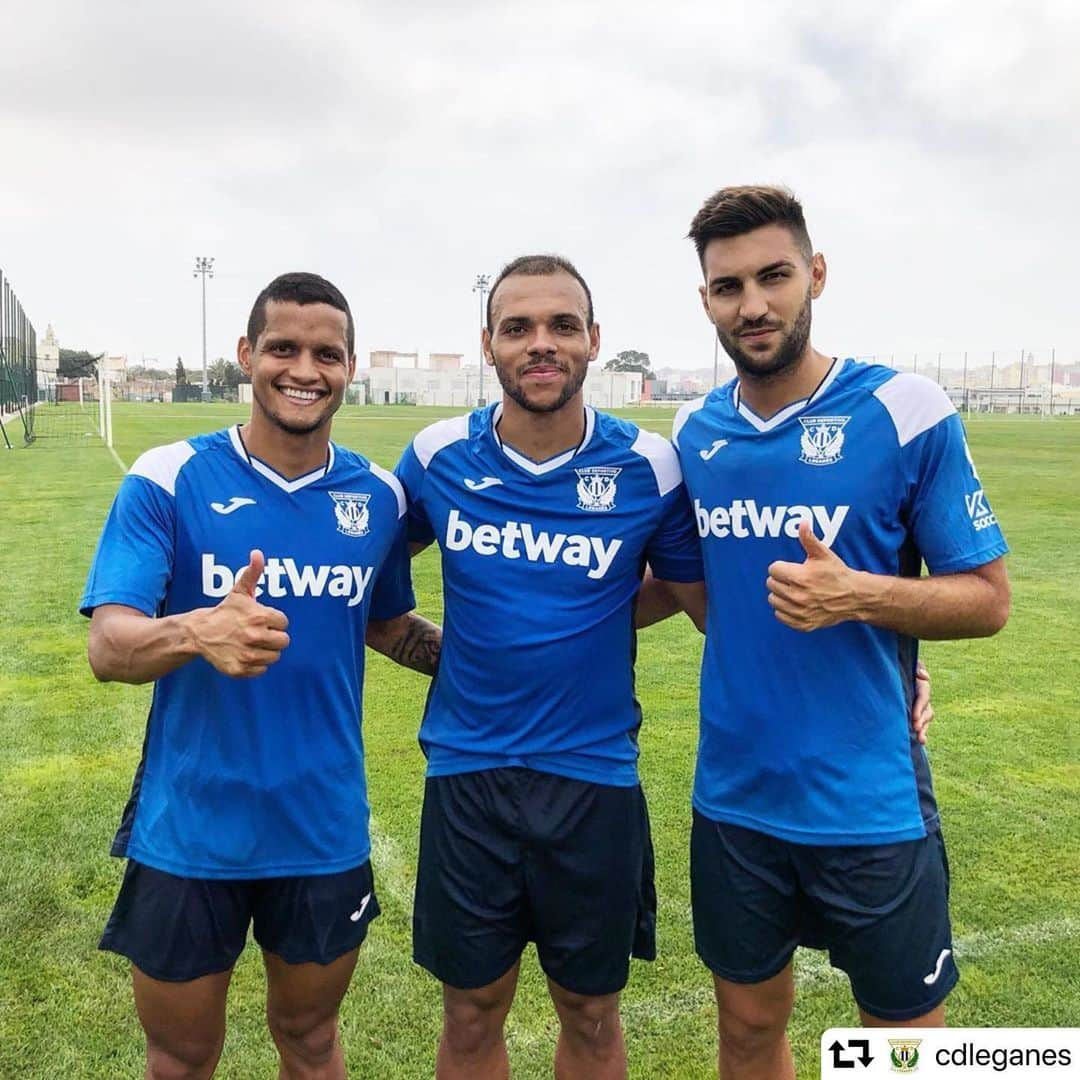 LFPさんのインスタグラム写真 - (LFPInstagram)「🇻🇪 @robertico_r 🇩🇰 @braithwaite_no1 🇪🇸 @marcnavarro2  Happy to be at @cdleganes 😃 • #Rosales #Braithwaite #MarcNavarro #Leganes #LaLiga #LaLigaSantander」7月25日 20時33分 - laliga